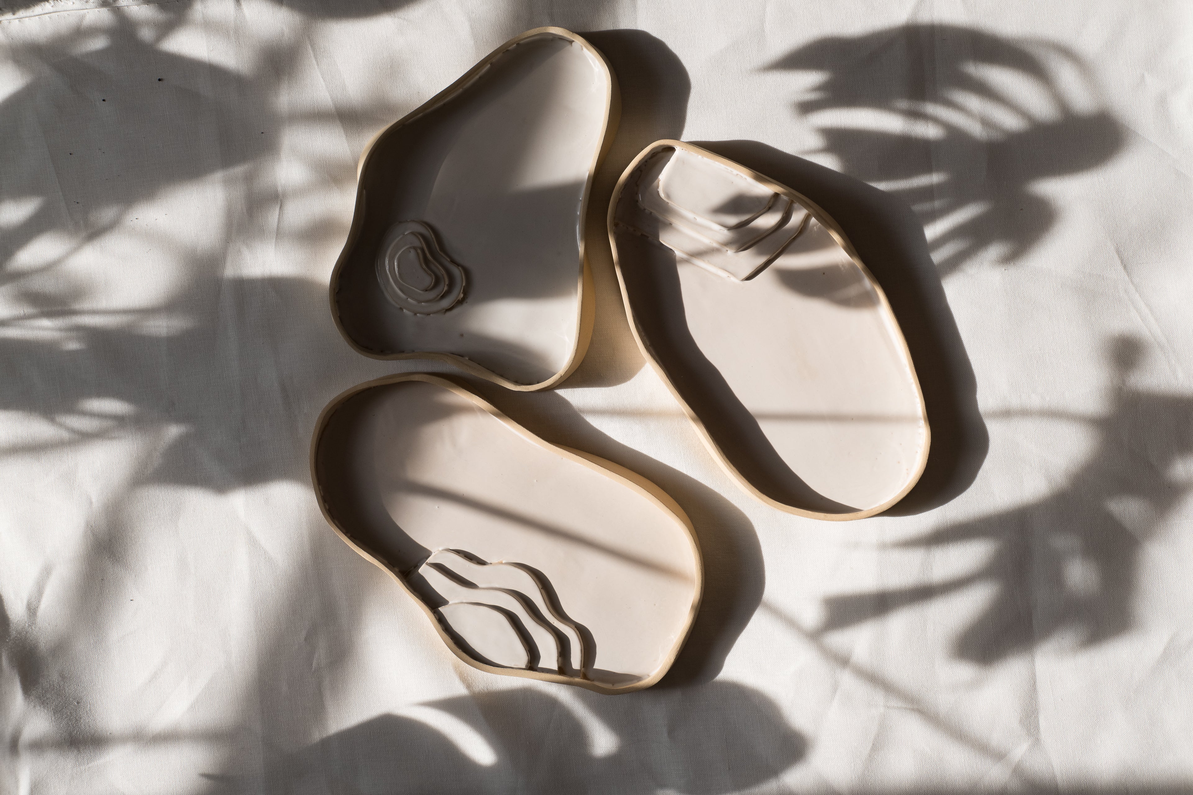 Pool of softness, pièce unique en grès conçue par Léa Munsch, céramiste à Paris