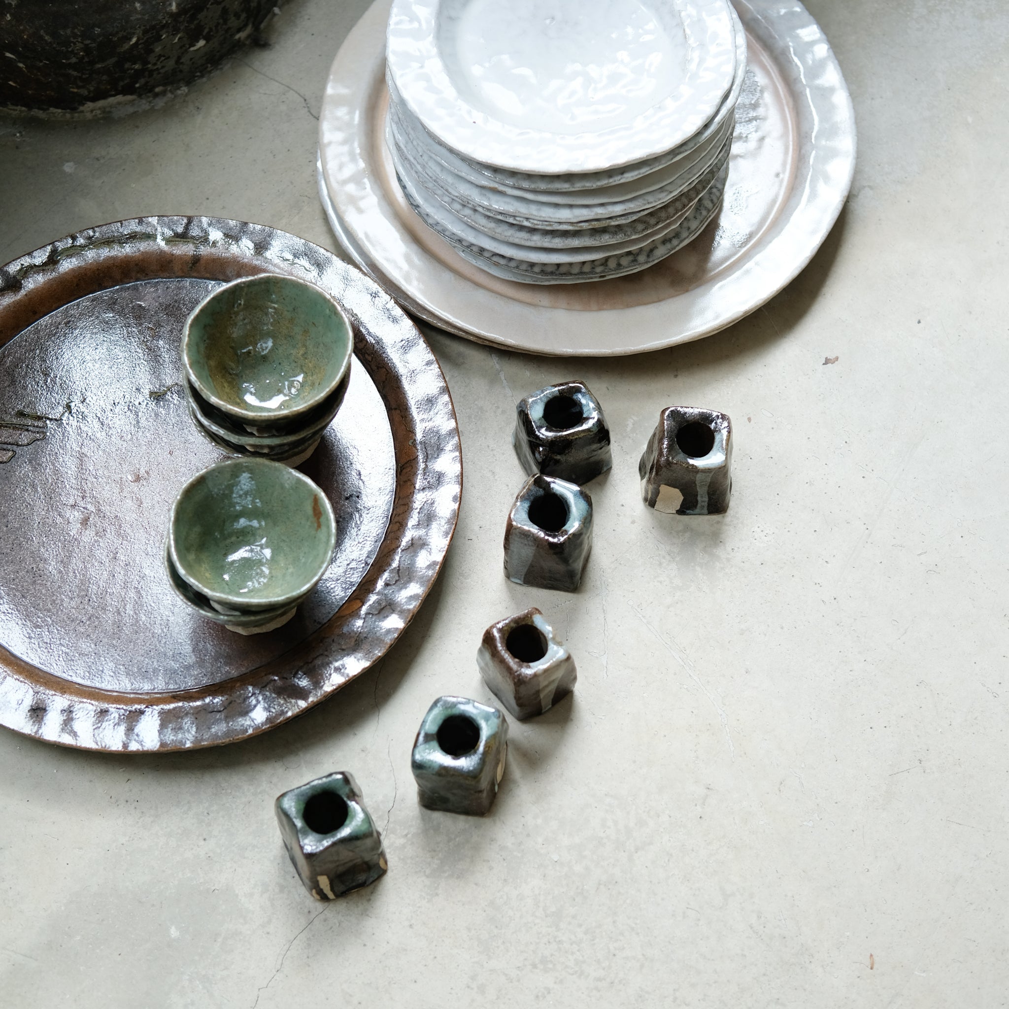Set de 3 bougeoirs -marron et bleu(v) d'Estudio Vernis chez Brutal Ceramics