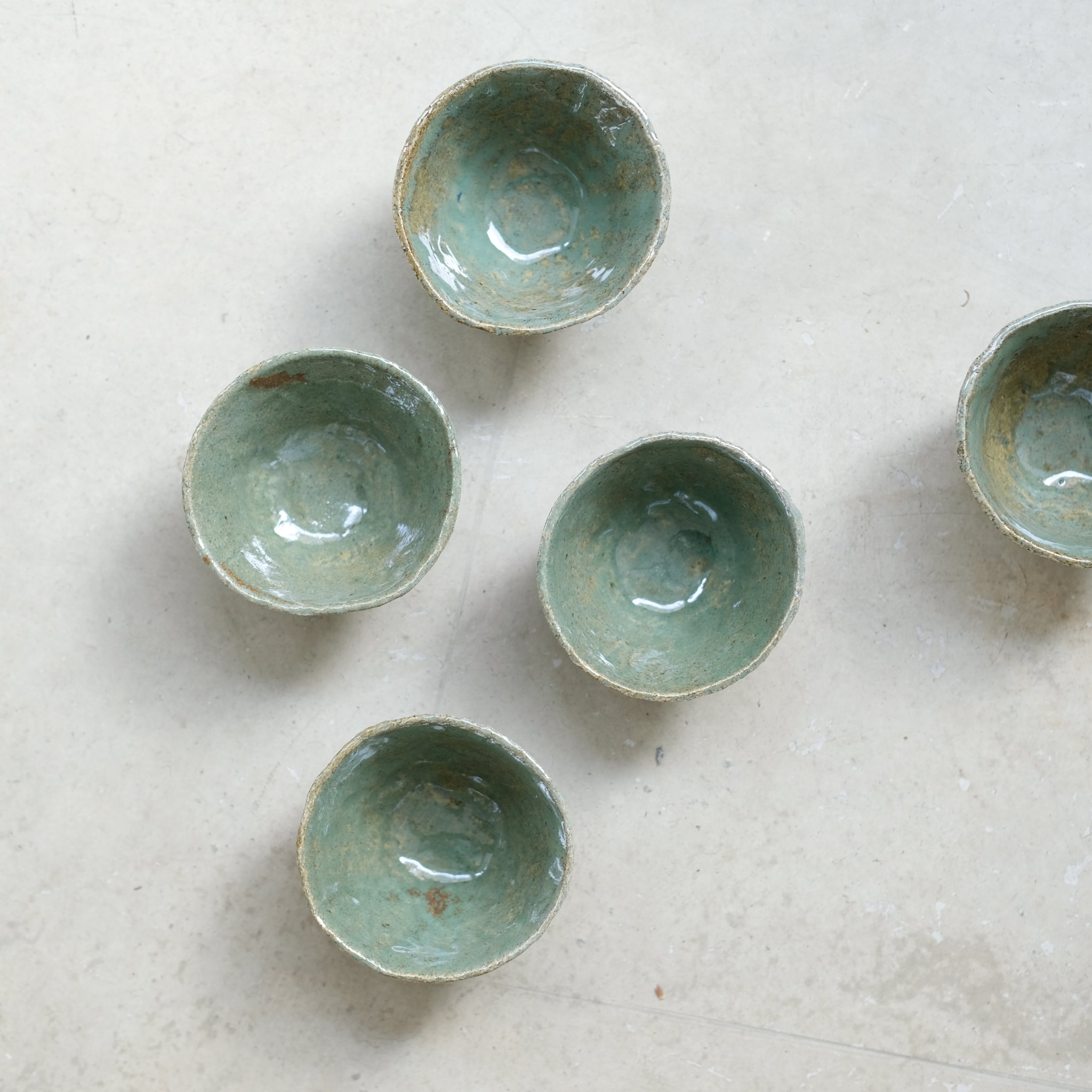 Bol grès blanc D9,5cm - vert satiné d'Estudio Vernis chez Brutal Ceramics