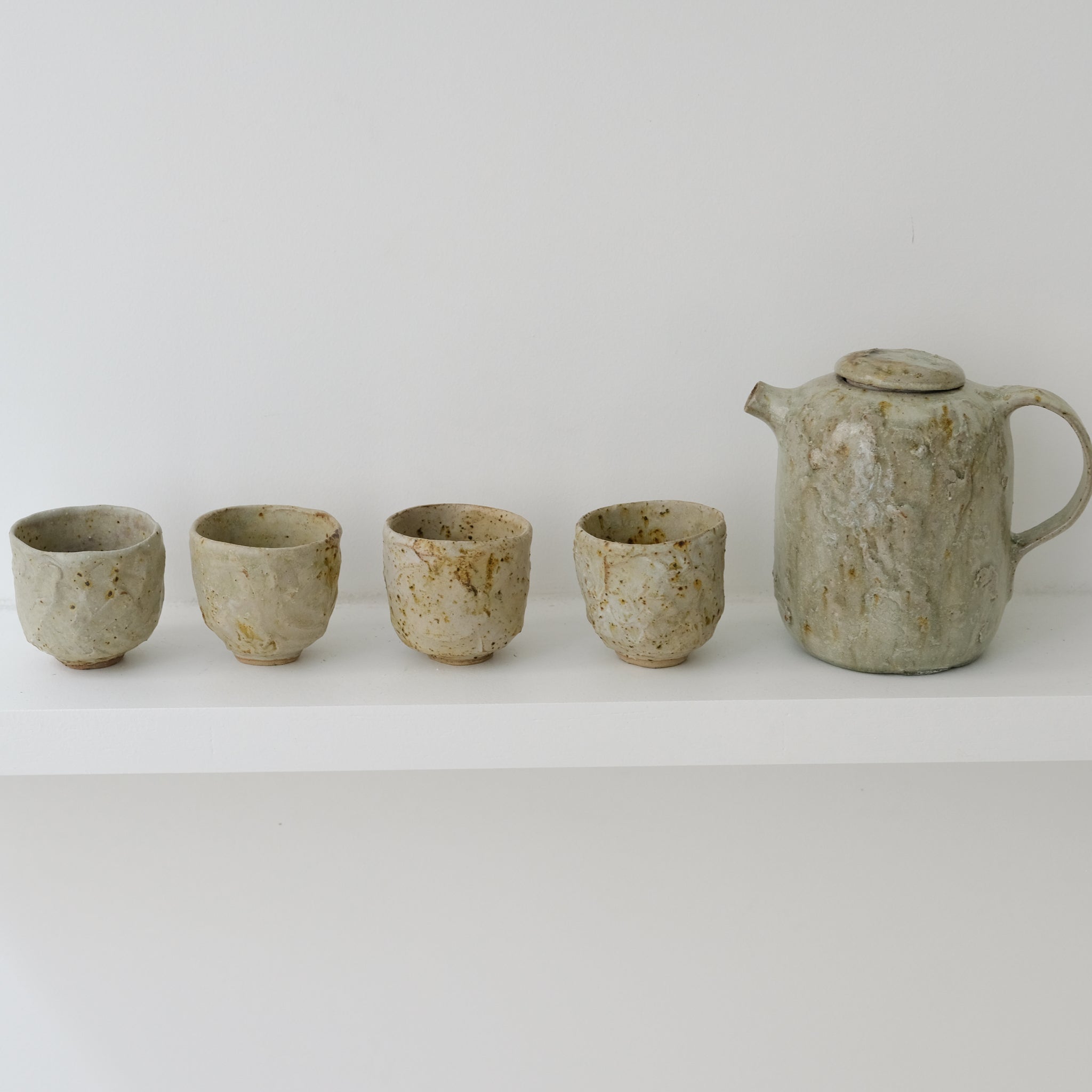 Tasse en grès 10ml - beige tacheté de Lucie Micheau chez Brutal Ceramics