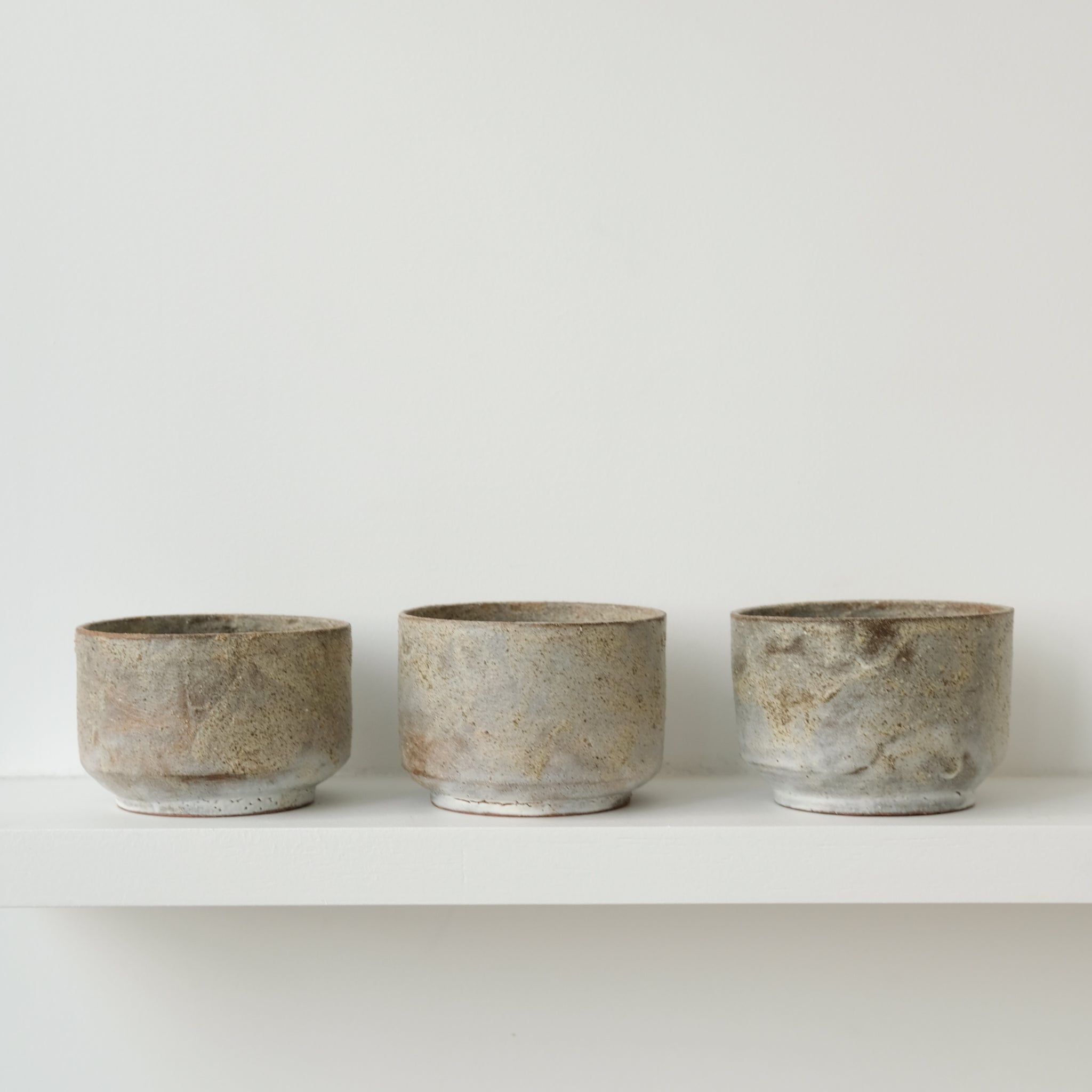 Tasse en terre de Fuilet 360ml par Antonia Maria chez Brutal Ceramics