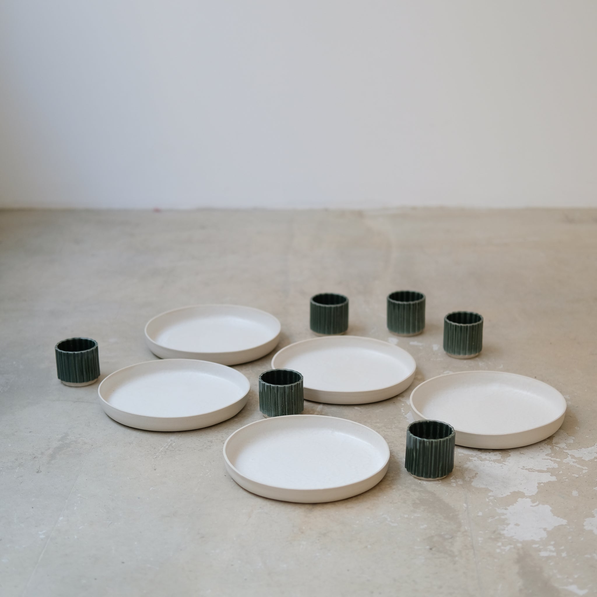 Tasse expresso vert sapin de Camille Esnée chez Brutal Ceramics