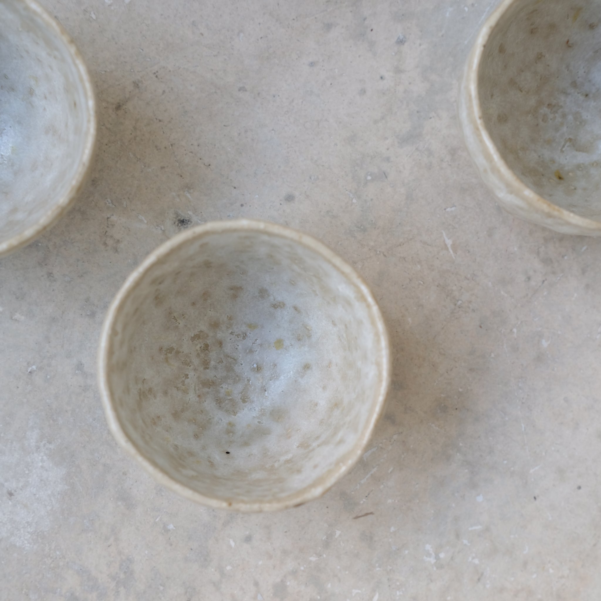 Tasse en grès blanc 100ml - Blanc de Judith Lasry pour Brutal Ceramics