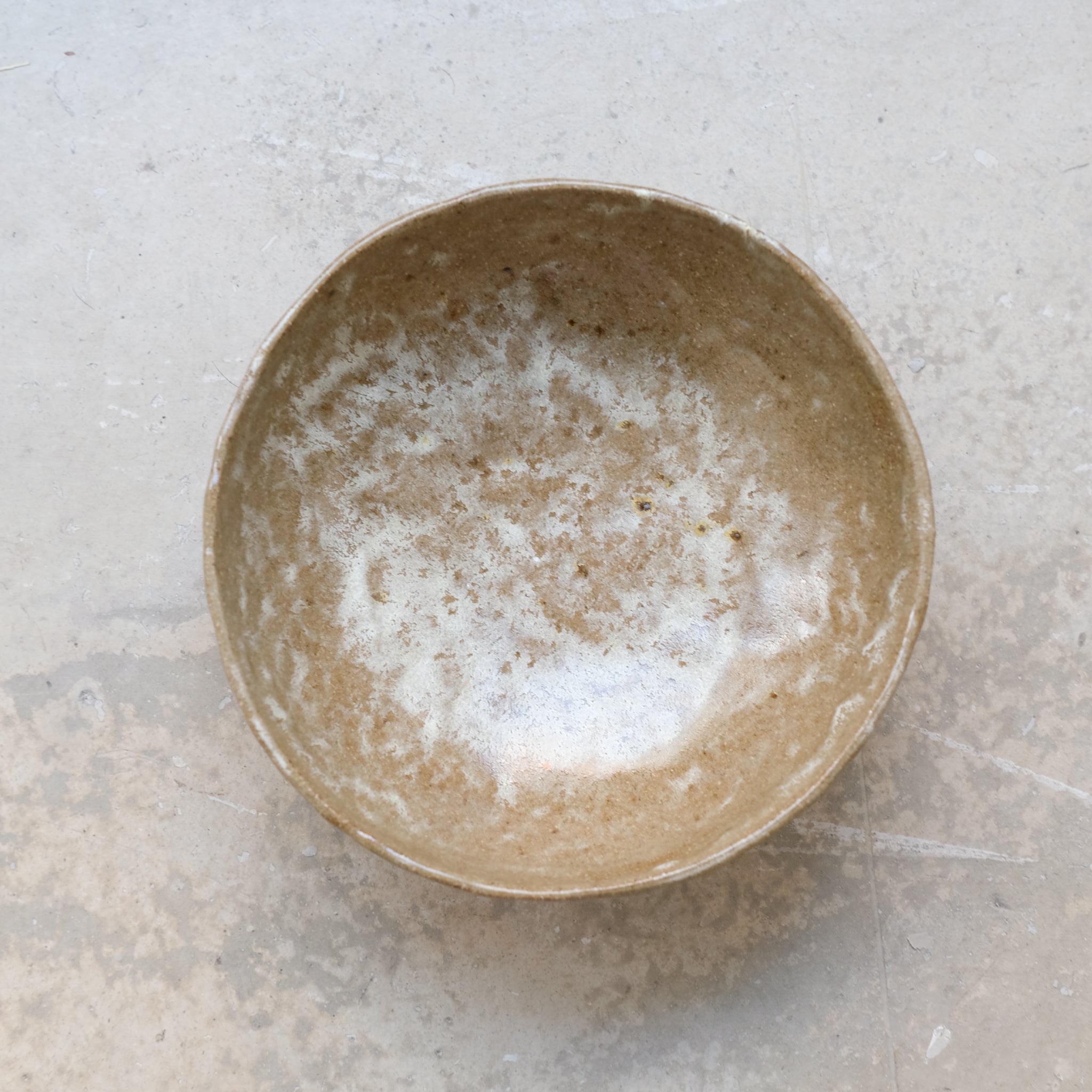 Bol en grès roux D16cm - vert de Judith Lasry pour Brutal Ceramics