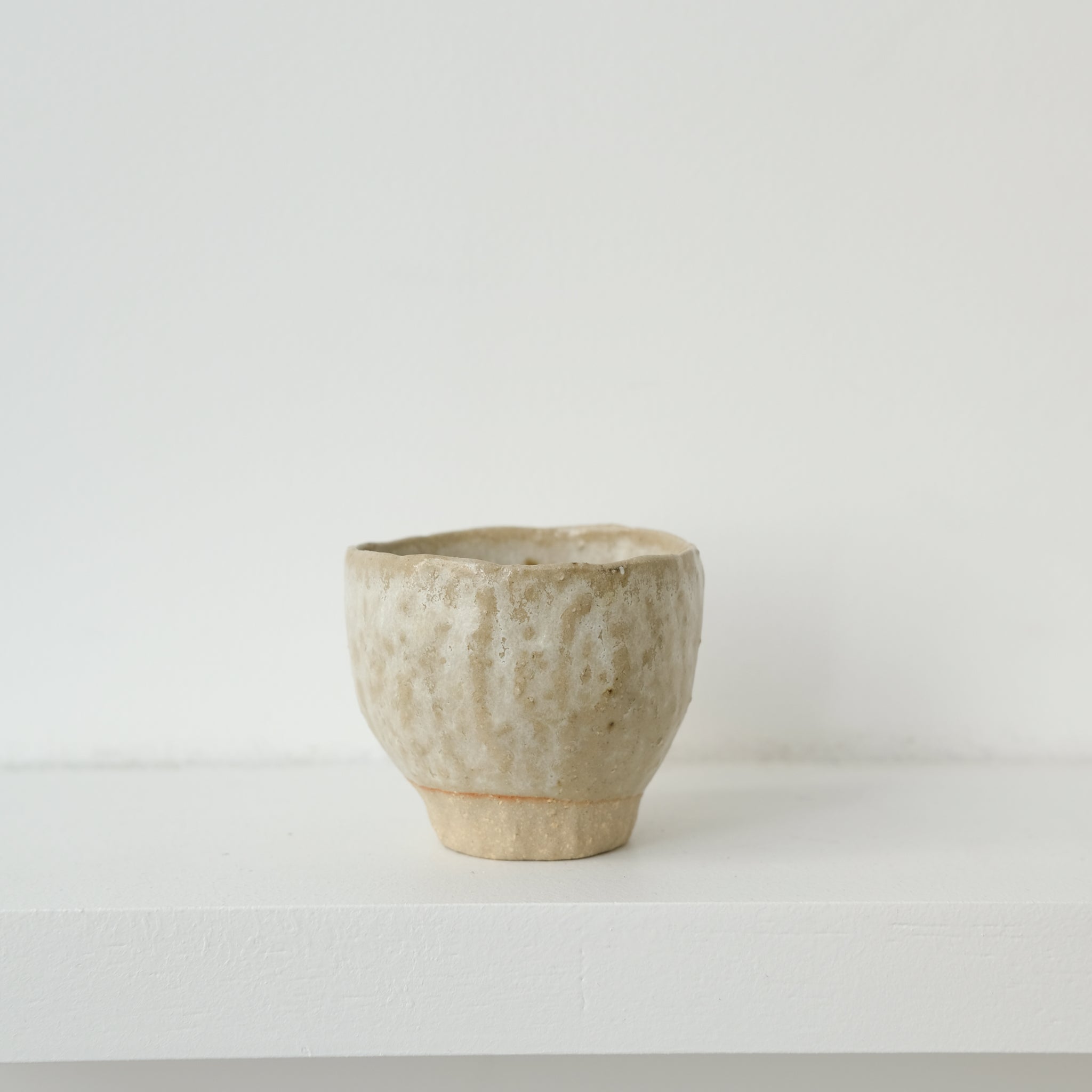Tasse en grès blanc 100ml - Blanc de Judith Lasry pour Brutal Ceramics