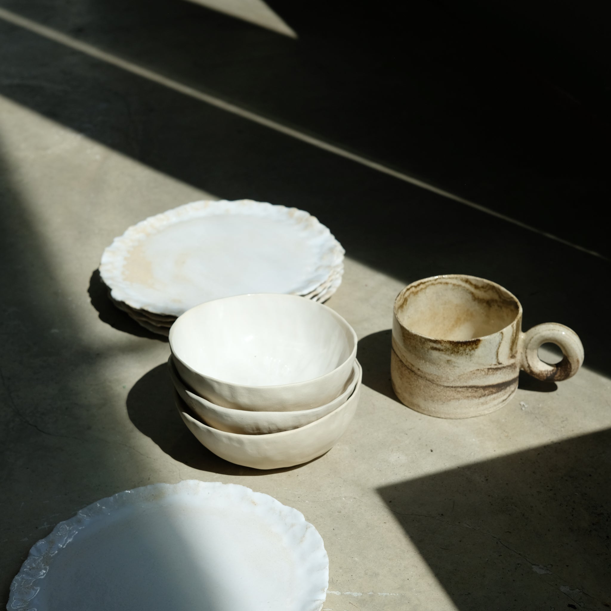 Tasse en terre mêlées 310ml - sable de Léa Baldassari chez Brutal Ceramics