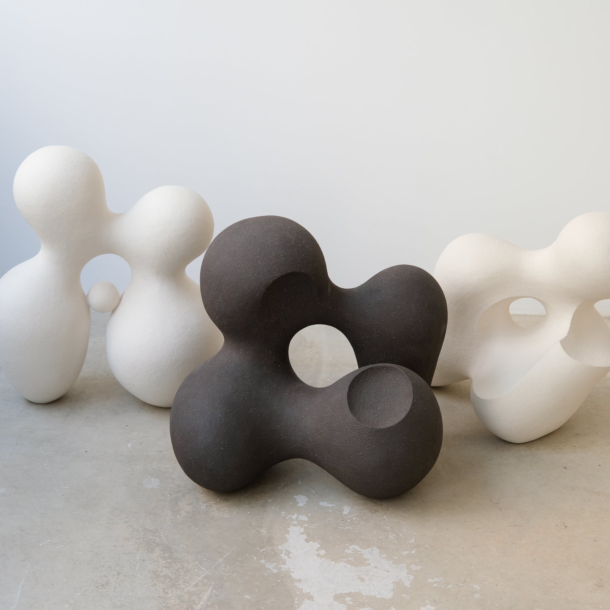 Sculpture "Cloud Stone II " blanc mat de Terre Brute chez Brutal Ceramics