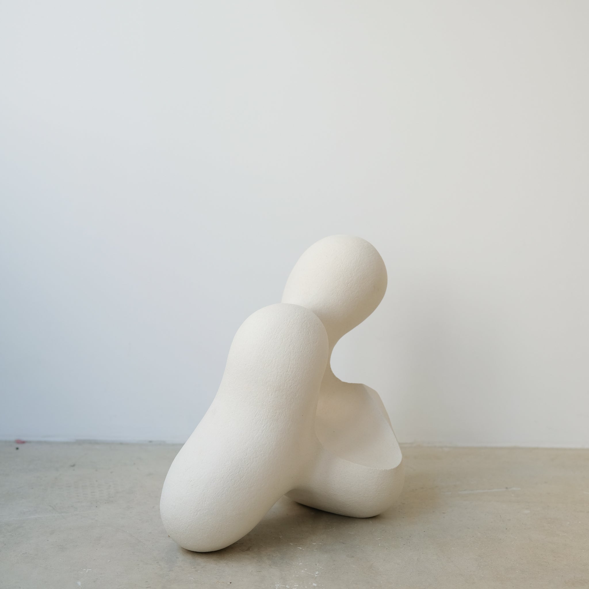 Sculpture "Cloud Stone II " blanc mat de Terre Brute chez Brutal Ceramics