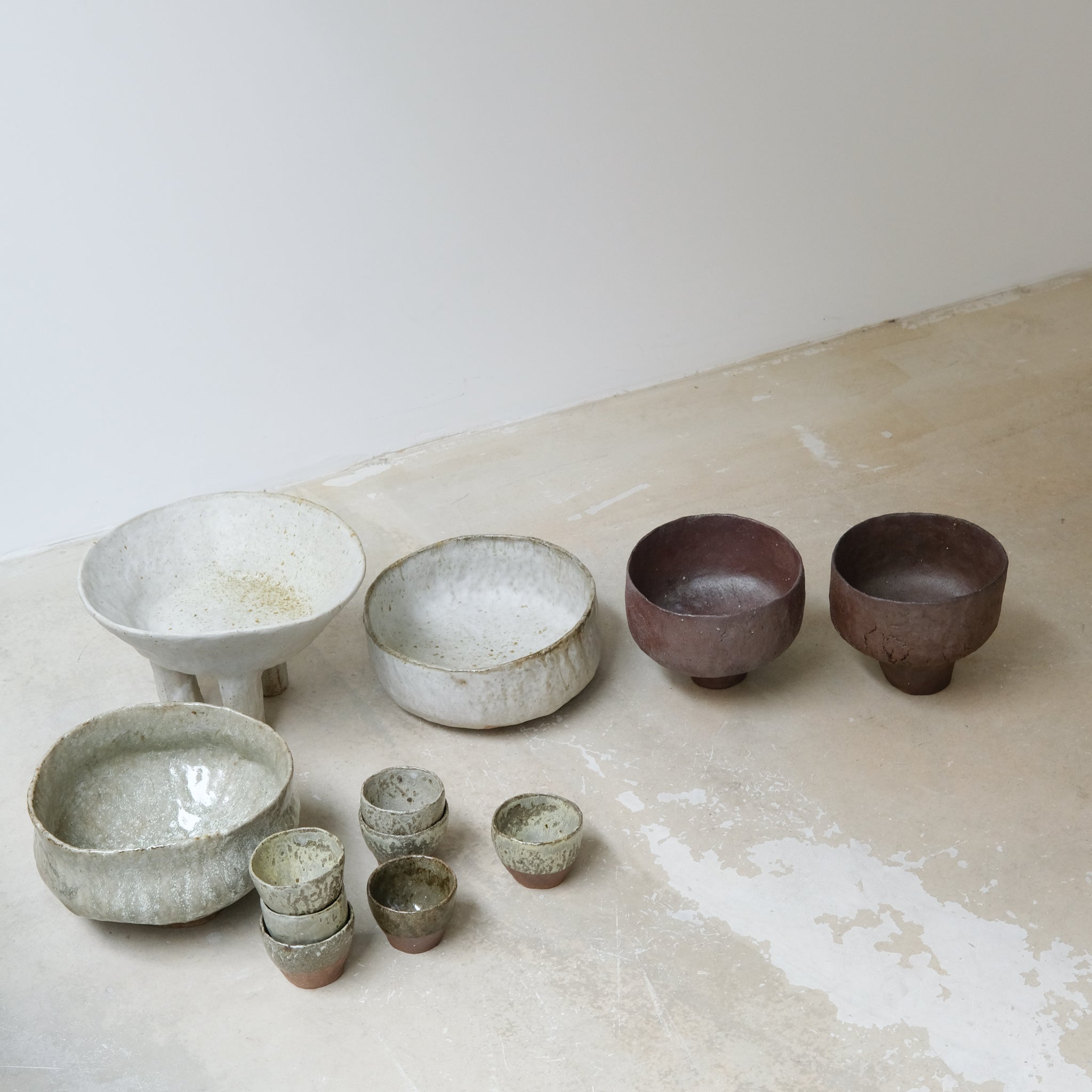 Tasse en terre glanée cuisson bois 100ml - Vert de Judith Lasry chez Brutal Ceramics