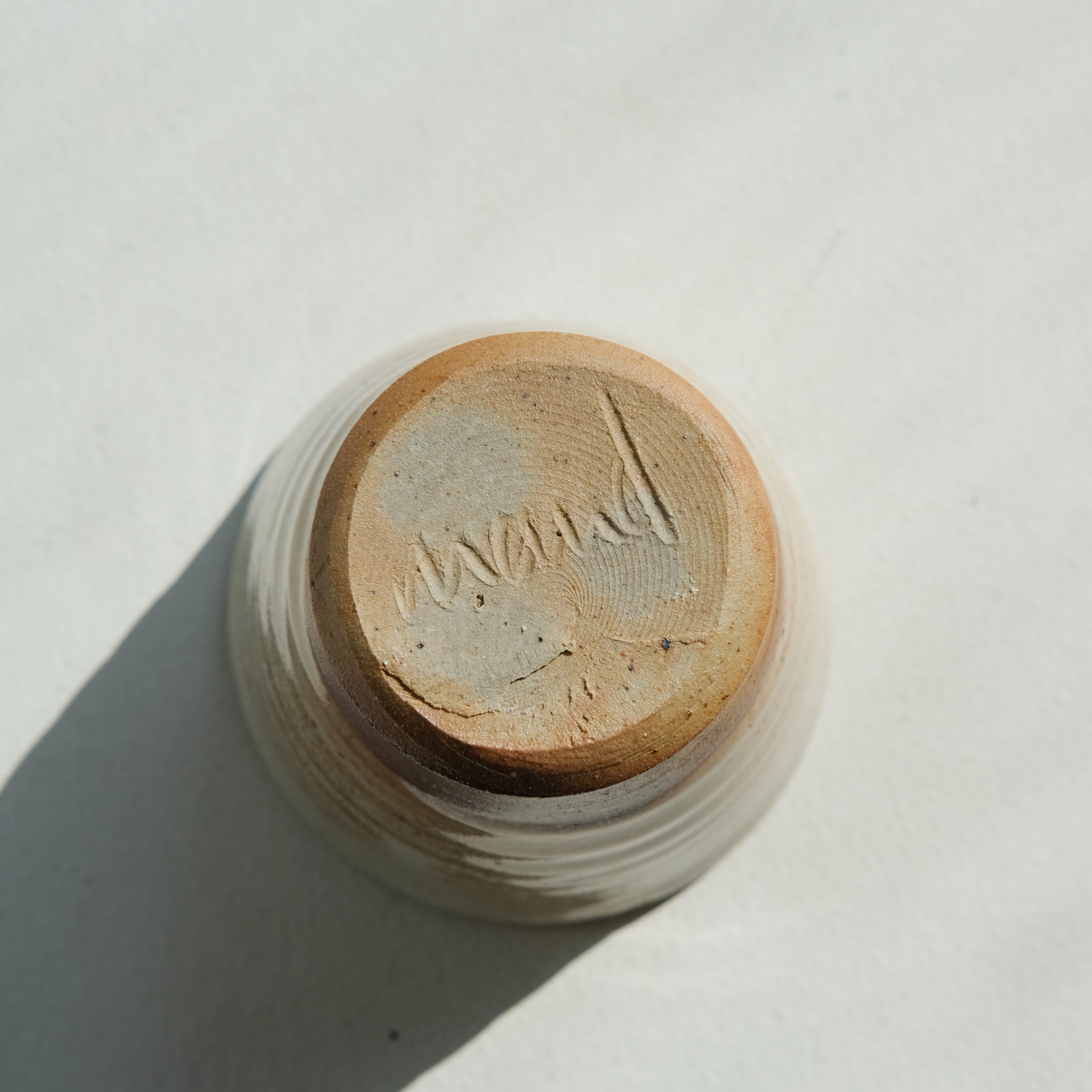 Tasse en grès cuisson bois 110ml (2) - orange et blanc de Maud Thiefaine chez Brutal Ceramics