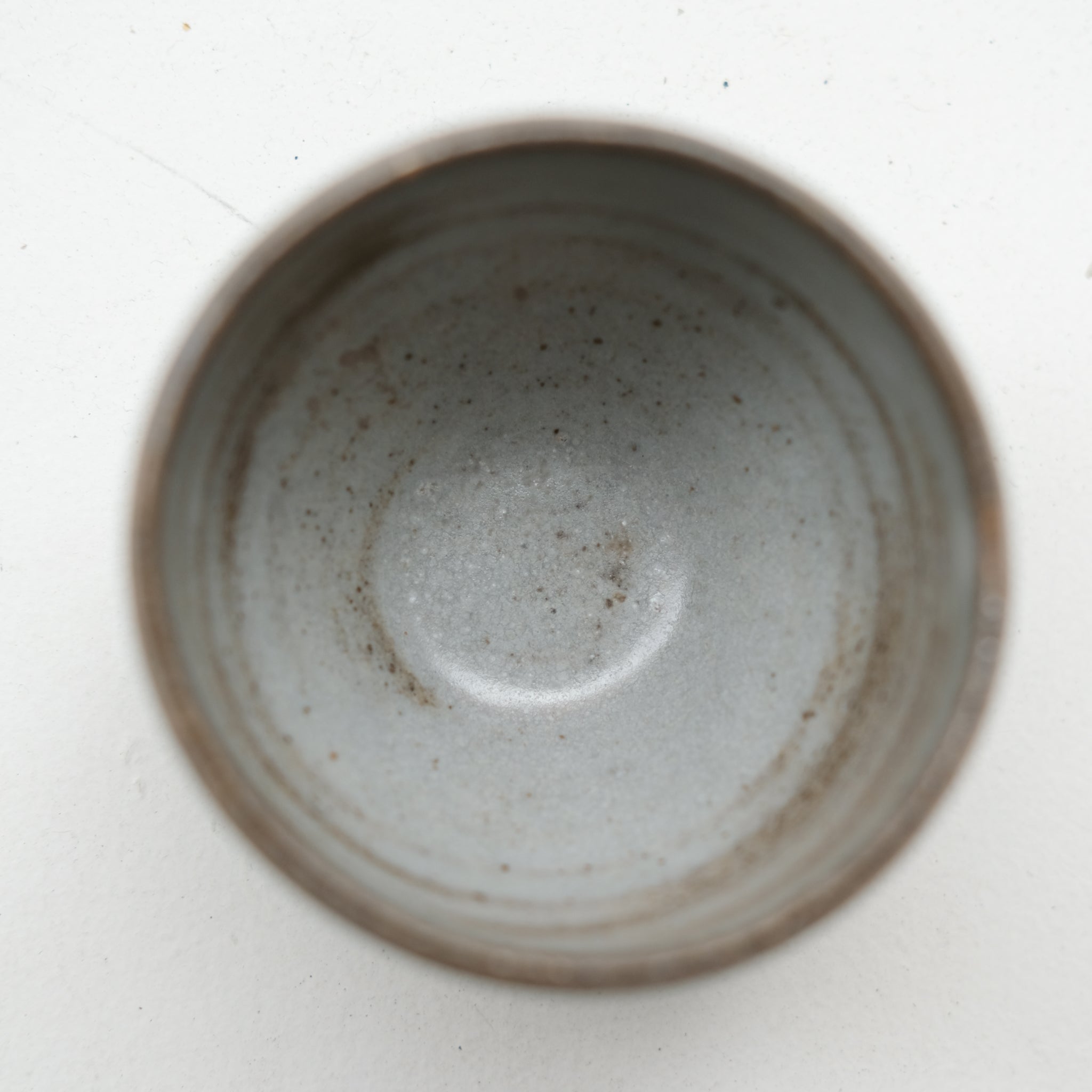 Bolinet-Tasse en grès cuisson bois 90ml (16) - gris tacheté de Maud Thiefaine chez Brutal Ceramics