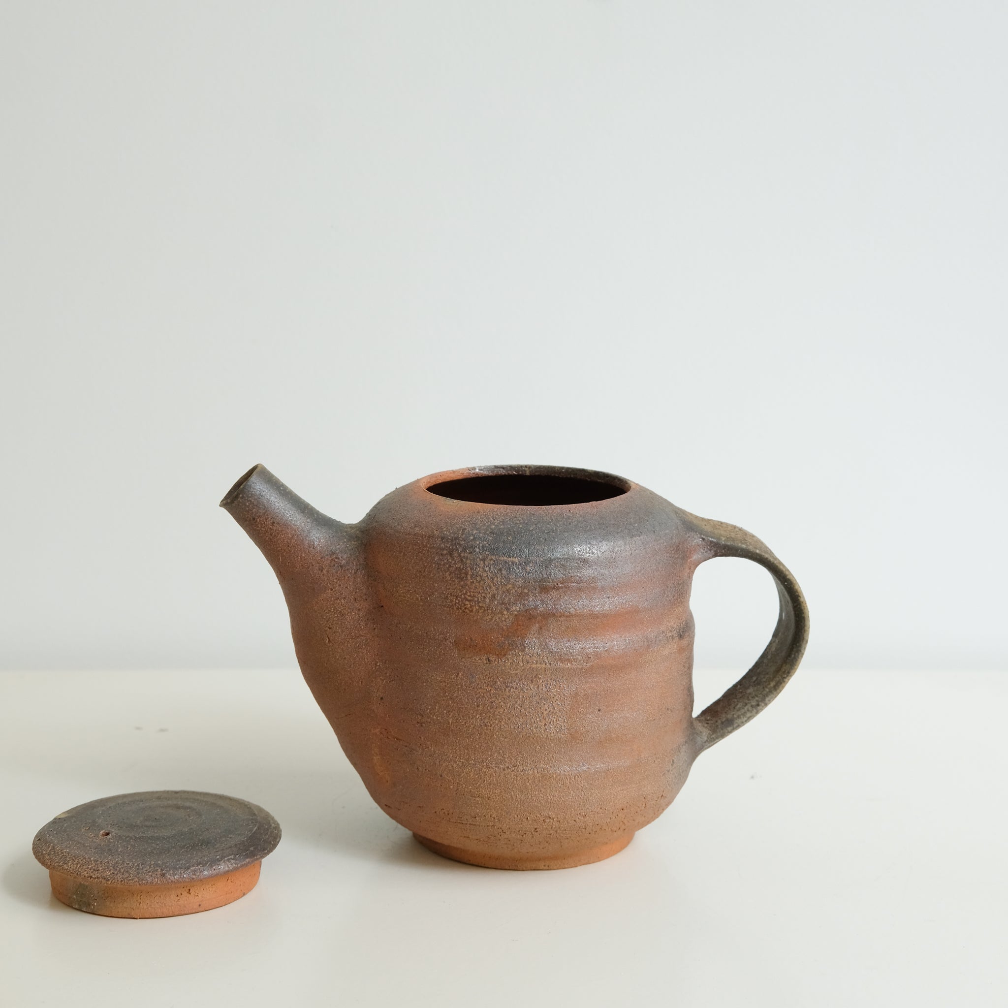 Théière en grès cuisson bois 1L - Terre Brute de Maud Thiefaine chez Brutal Ceramics