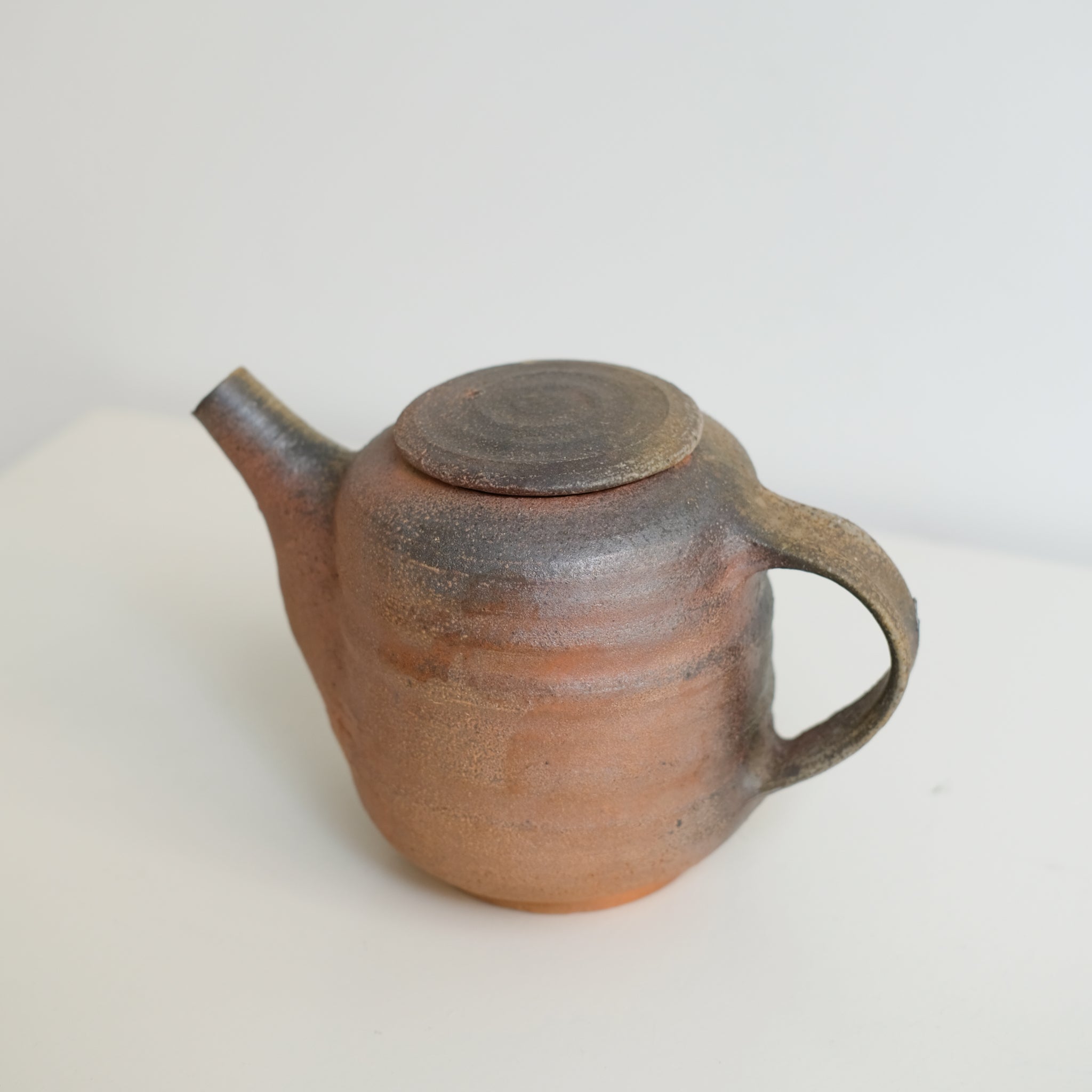 Théière en grès cuisson bois 1L - Terre Brute de Maud Thiefaine chez Brutal Ceramics