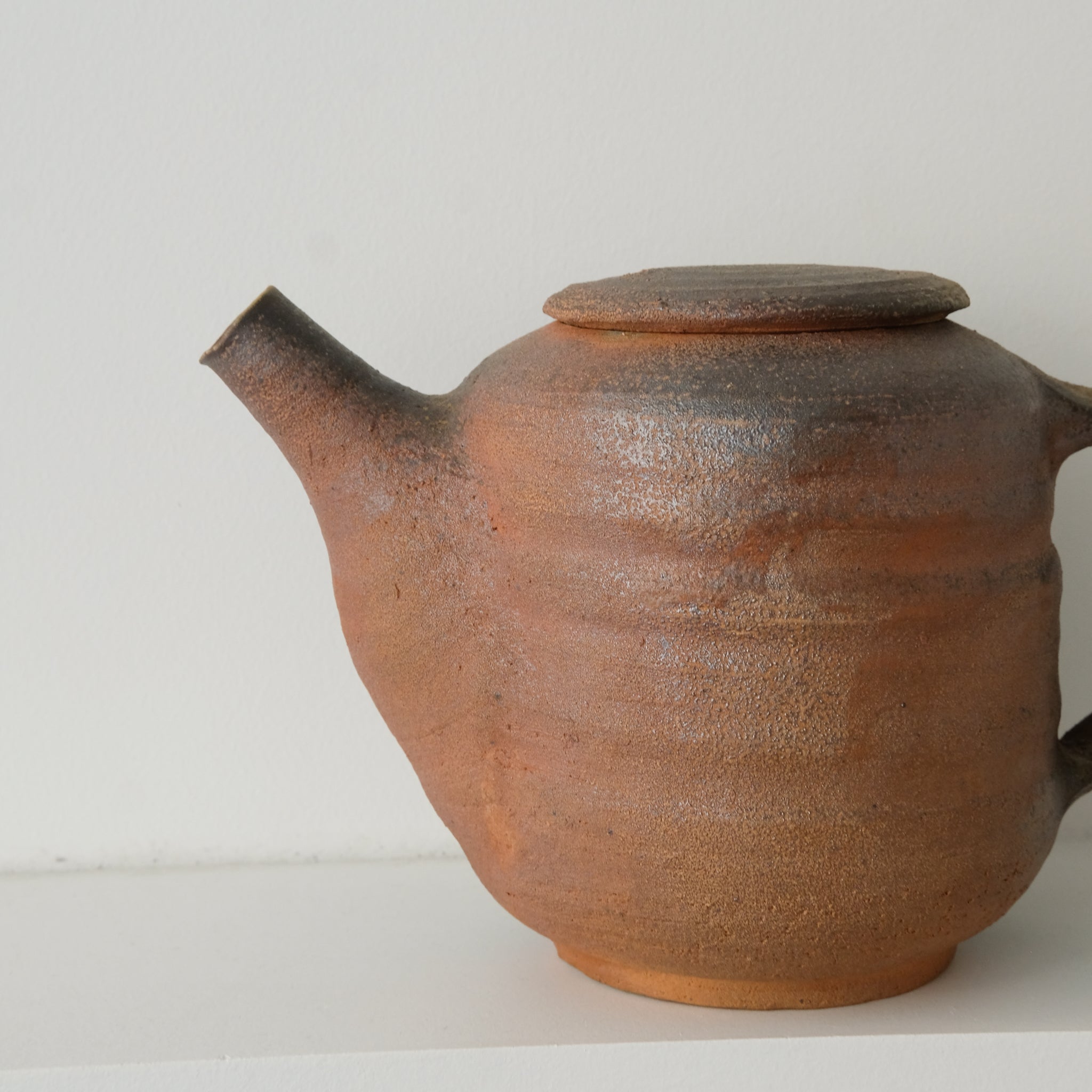 Théière en grès cuisson bois 1L - Terre Brute de Maud Thiefaine chez Brutal Ceramics