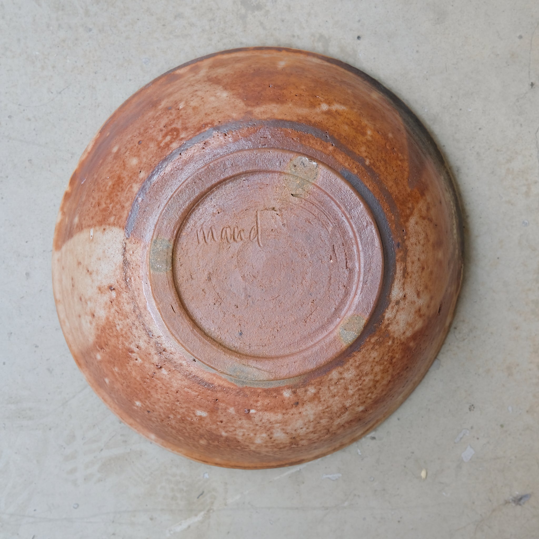 Saladier en grès cuisson bois D 27cm - orangé de Maud Thiefaine chez Brutal Ceramics