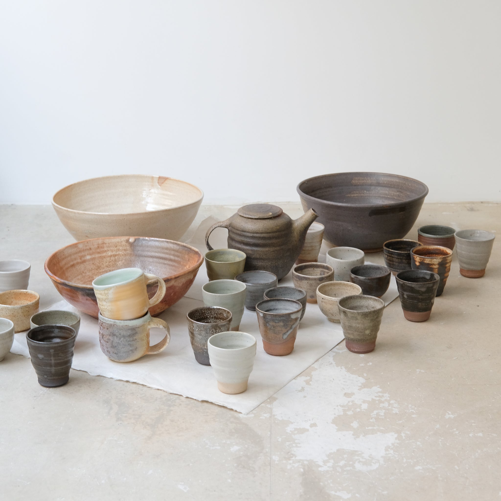 Tasse en grès cuisson bois 110ml (9) - blanc gris de Maud Thiefaine chez Brutal Ceramics