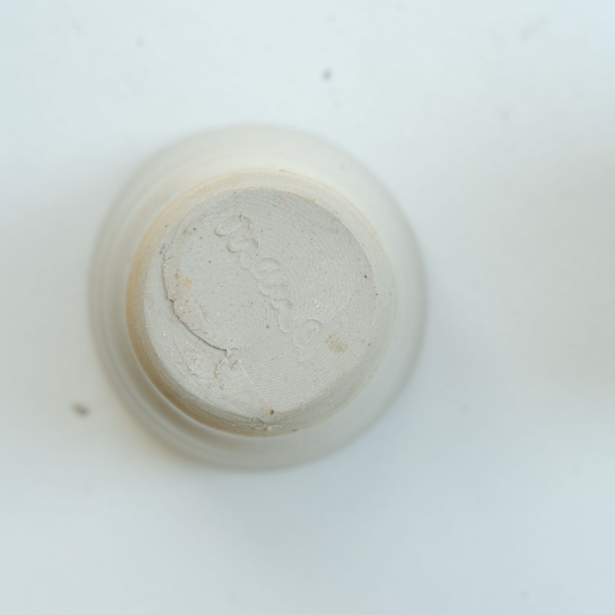 Tasse en grès cuisson bois 110ml (8) - blanc satiné de Maud Thiefaine chez Brutal Ceramics