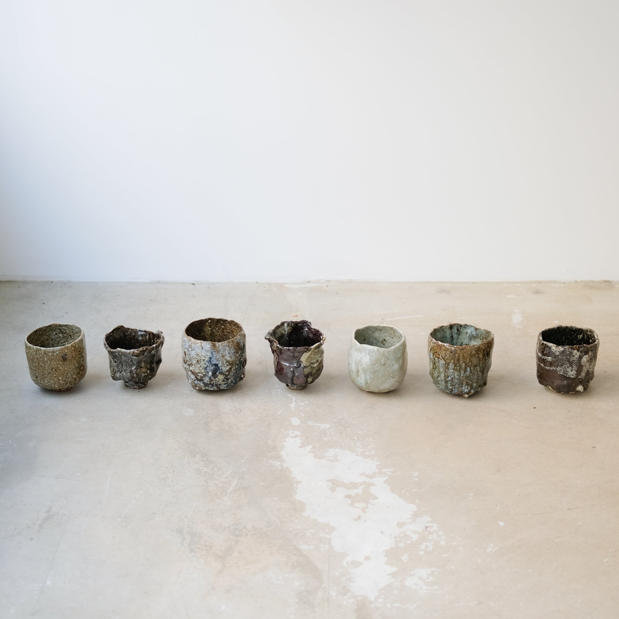 Chawan en terre sauvage 440ml - vert clair satiné de Simon Manoha chez Brutal Ceramics