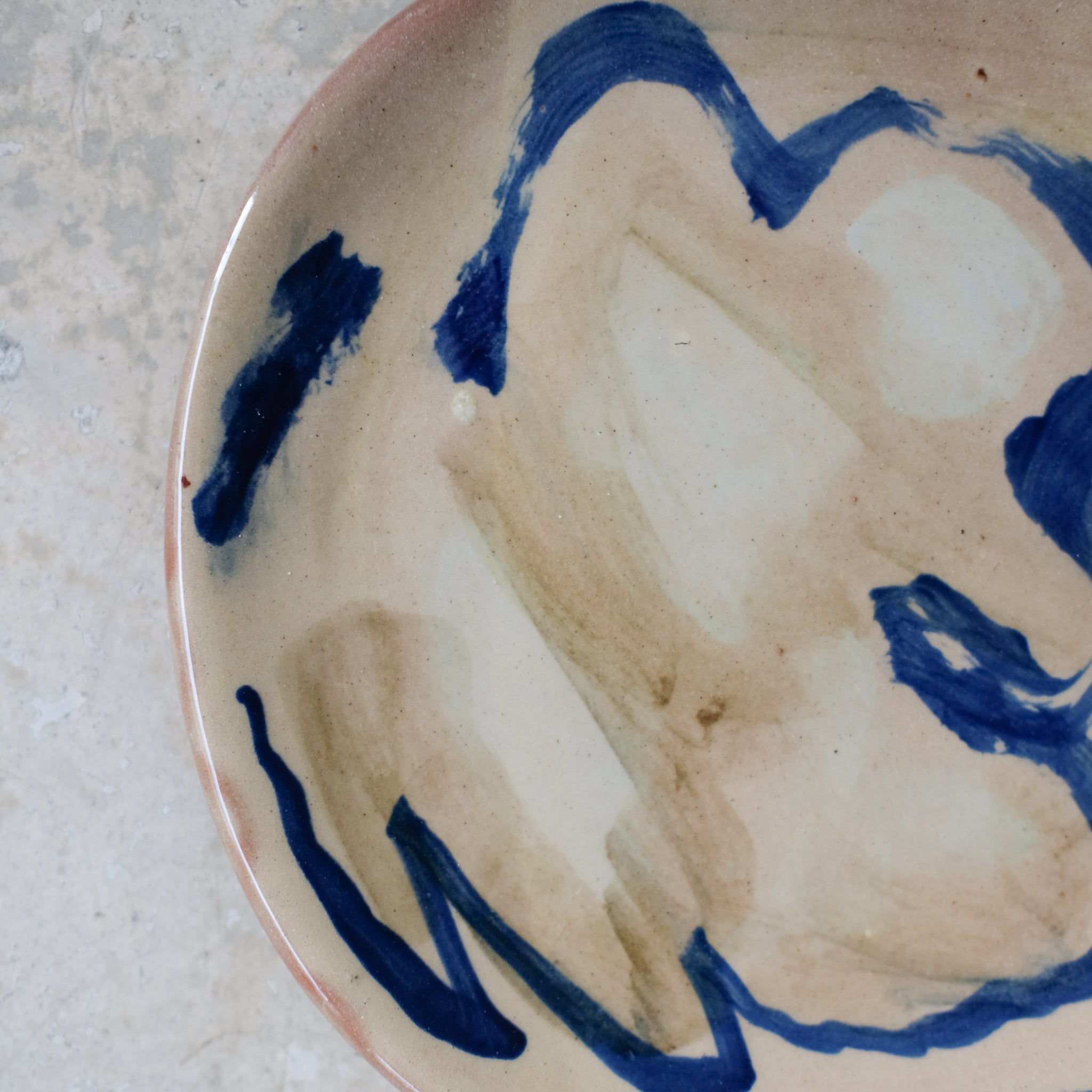 Assiette A2301 en faïence rouge D 19cm - Multicolore d'Héloise Bariol chez Brutal Ceramics