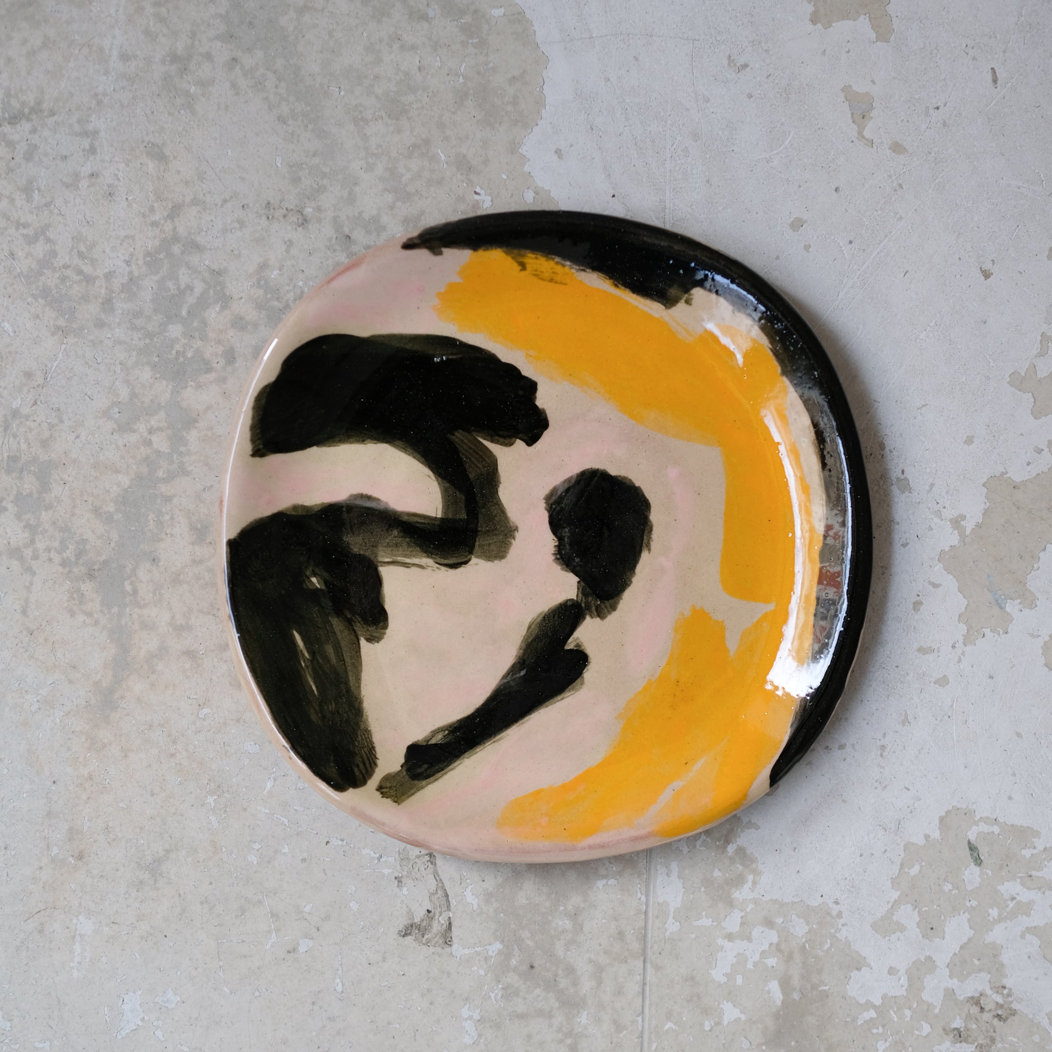Assiette A2303 en faïence rouge D 19cm - Multicolore d'Héloise Bariol chez Brutal Ceramics