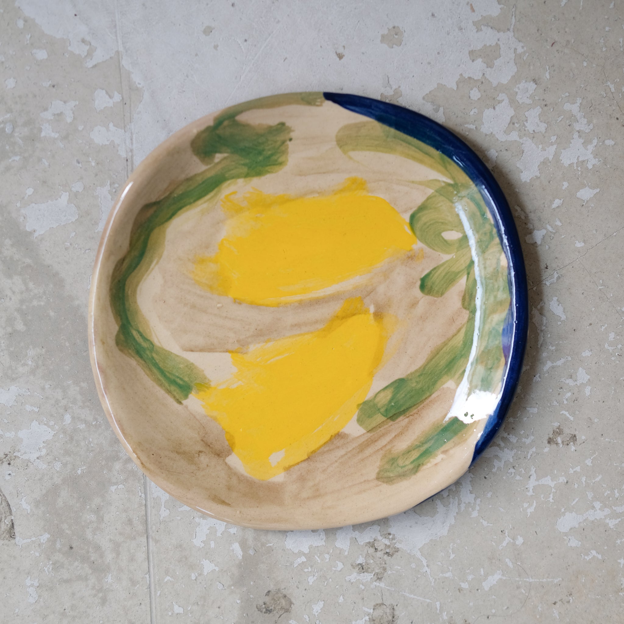 Assiette A2307 en faïence rouge D 19cm - Multicolore d'Héloise Bariol chez Brutal Ceramics