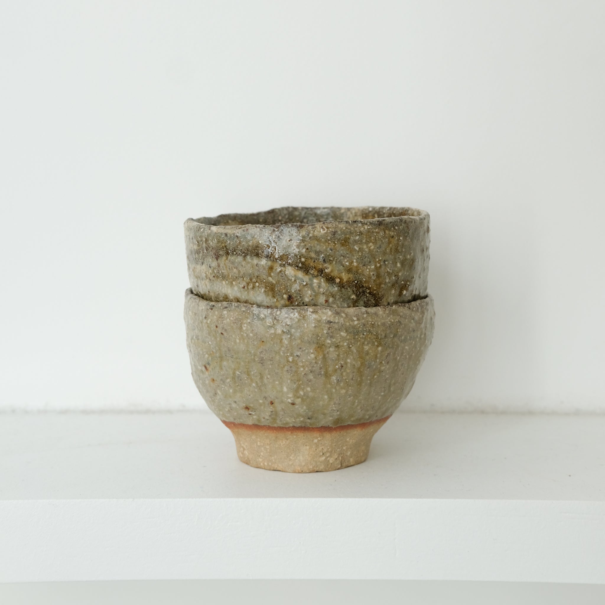 Tasse en terre glanée 190ml - Vert Gris de Judith Lasry pour Brutal Ceramics