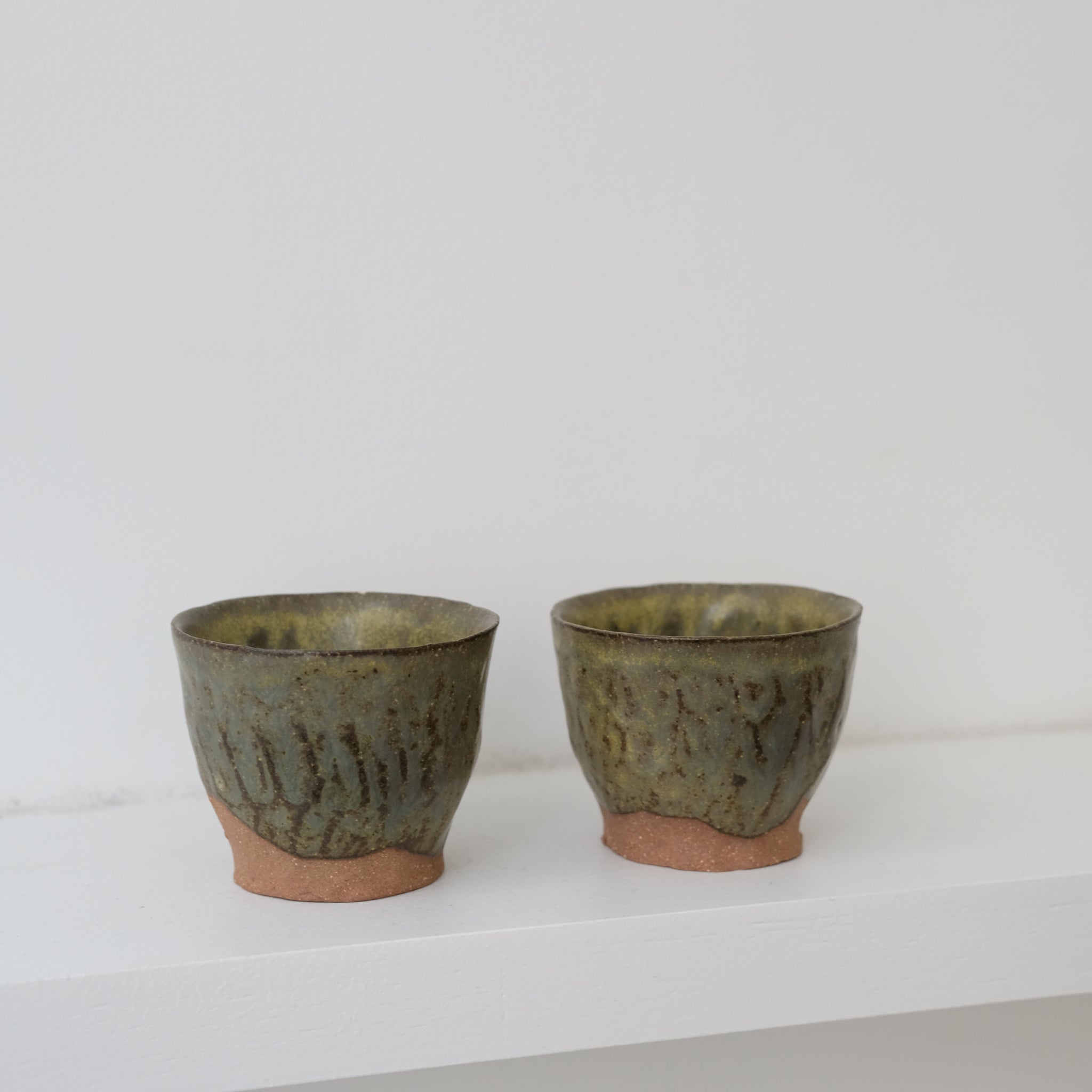 Tasse en grès 70ml - vert jaune de La Poterie du Chaillou chez Brutal Ceramics