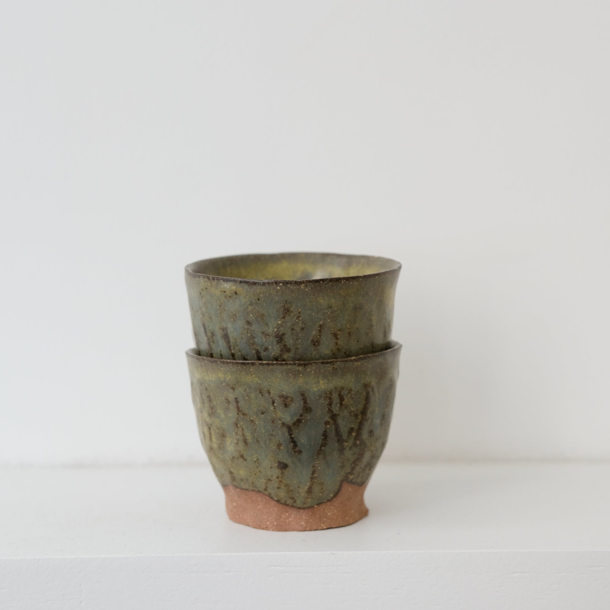 Tasse en grès 70ml - vert jaune de La Poterie du Chaillou chez Brutal Ceramics