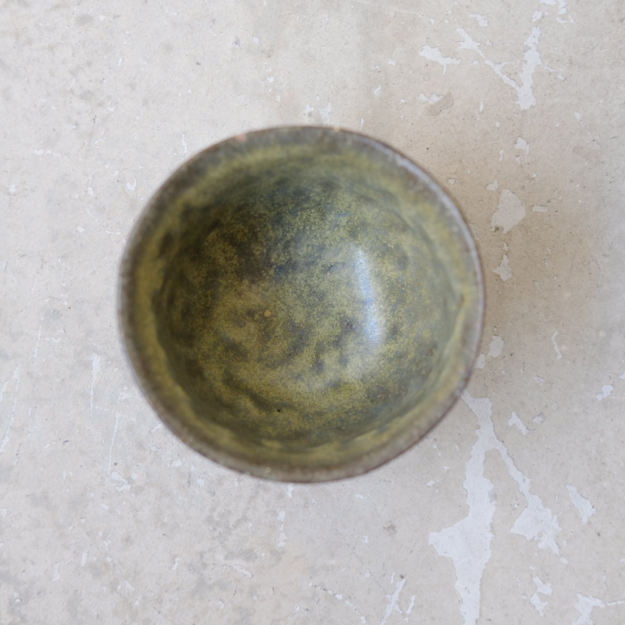Tasse en grès 70ml - vert jaune de La Poterie du Chaillou chez Brutal Ceramics