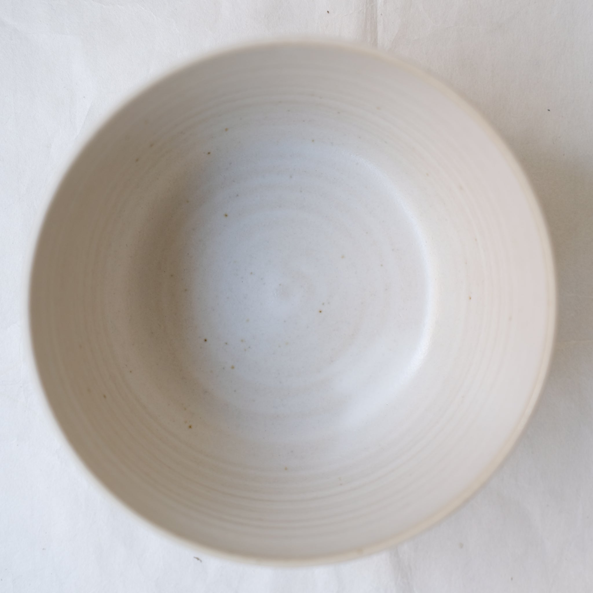 Saladier en grès D 17,5cm - Beige satiné par Laurence Labbé chez Brutal Ceramics