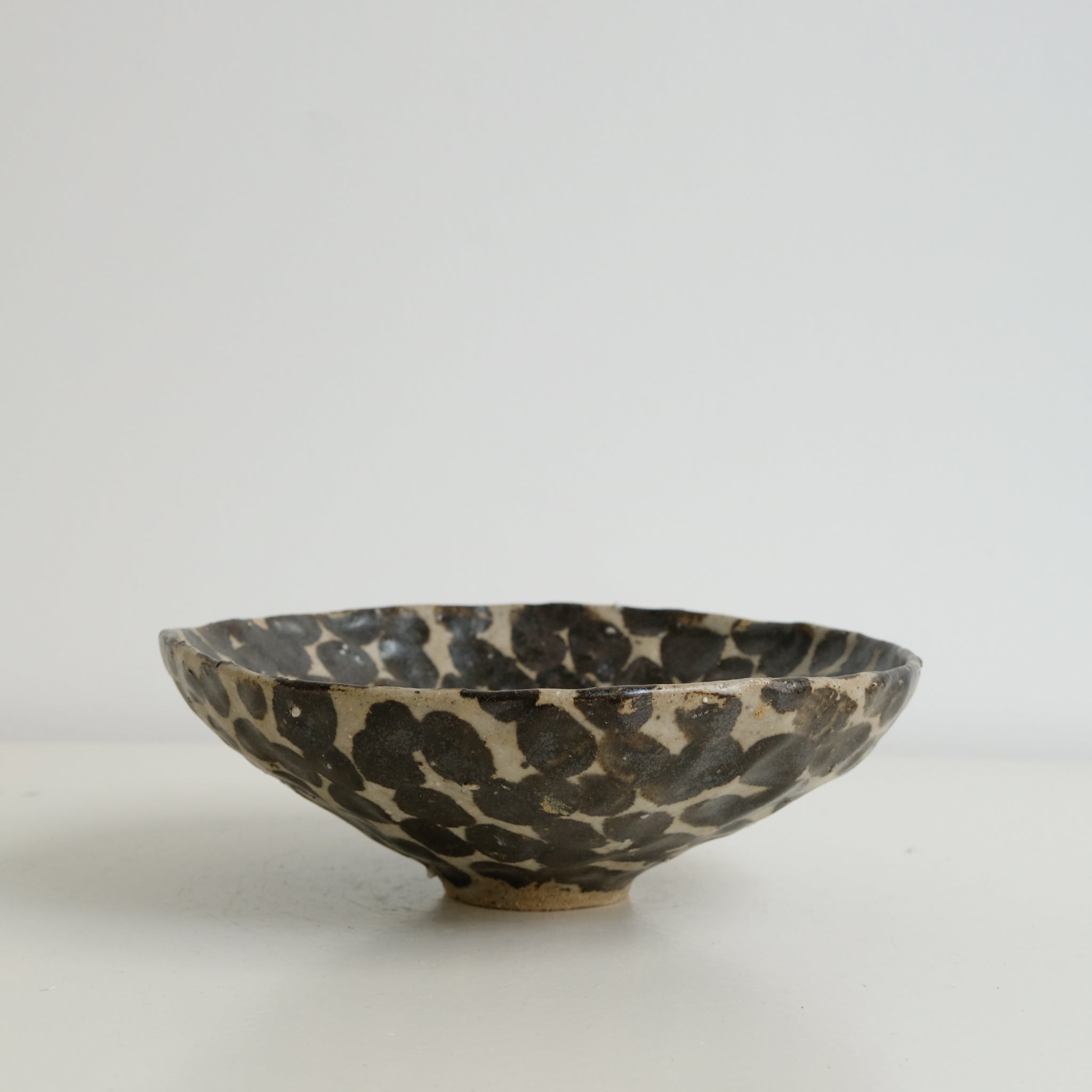 Bol en terre glanée D 16,5cm - Pois brun par Potry chez Brutal Ceramics