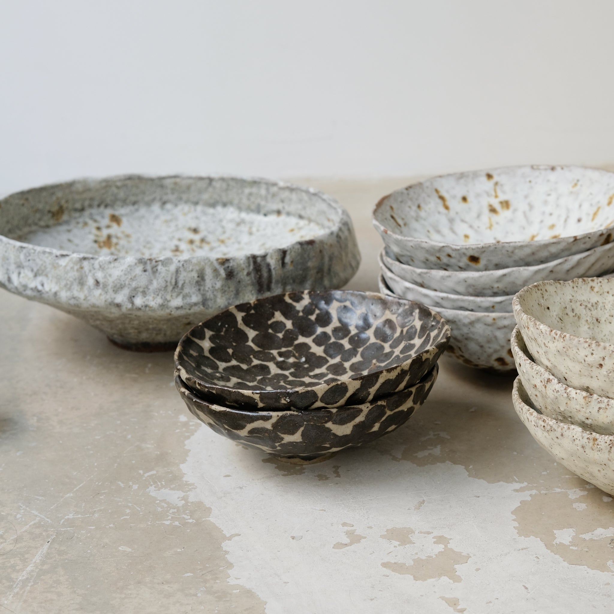 Bol en terre glanée D 16,5cm - Pois brun par Potry chez Brutal Ceramics
