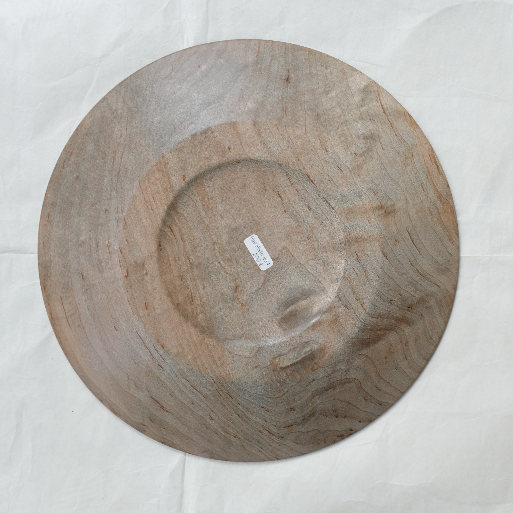 Assiette plate en érable japonais D24cm - gris brun de Yu Uchida chez Brutal Ceramics