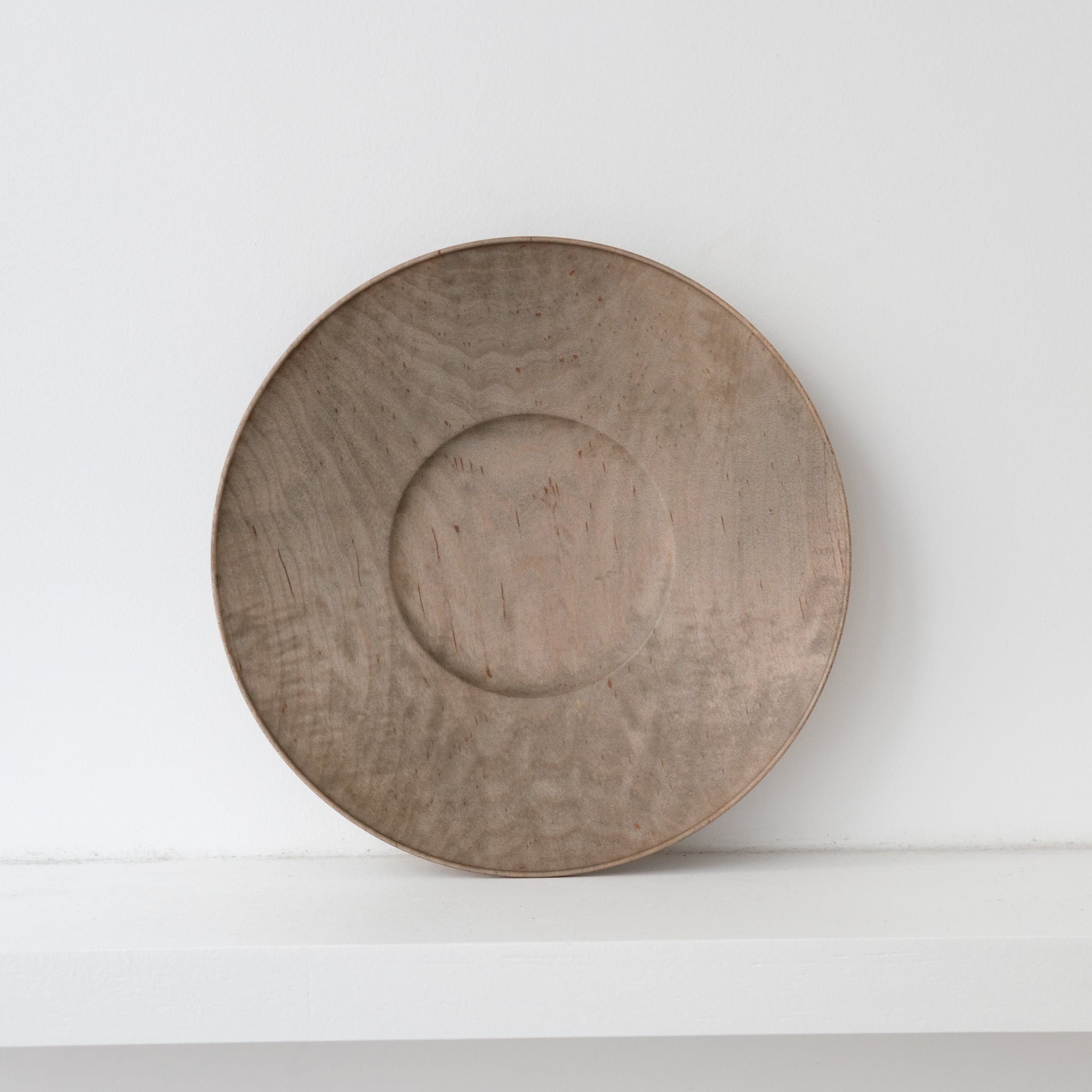 Assiette creuse en érable japonais D21cm - gris brun - de Yu Uchida chez Brutal Ceramics