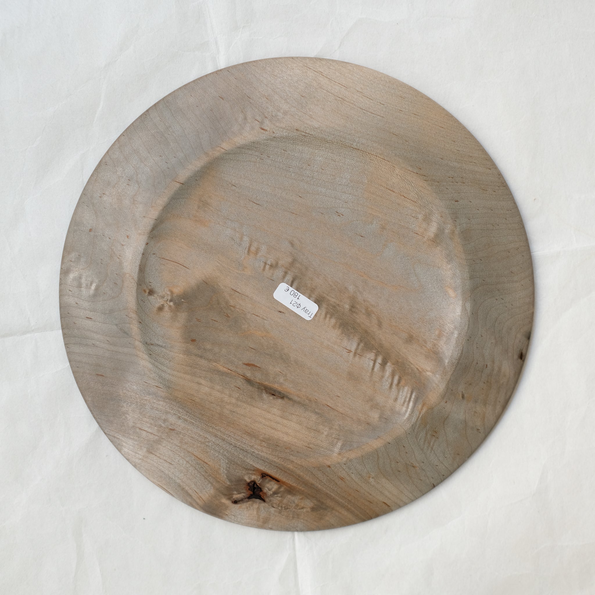 Plateau en érable japonais D21cm - gris brun de Yu Uchida chez Brutal Ceramics
