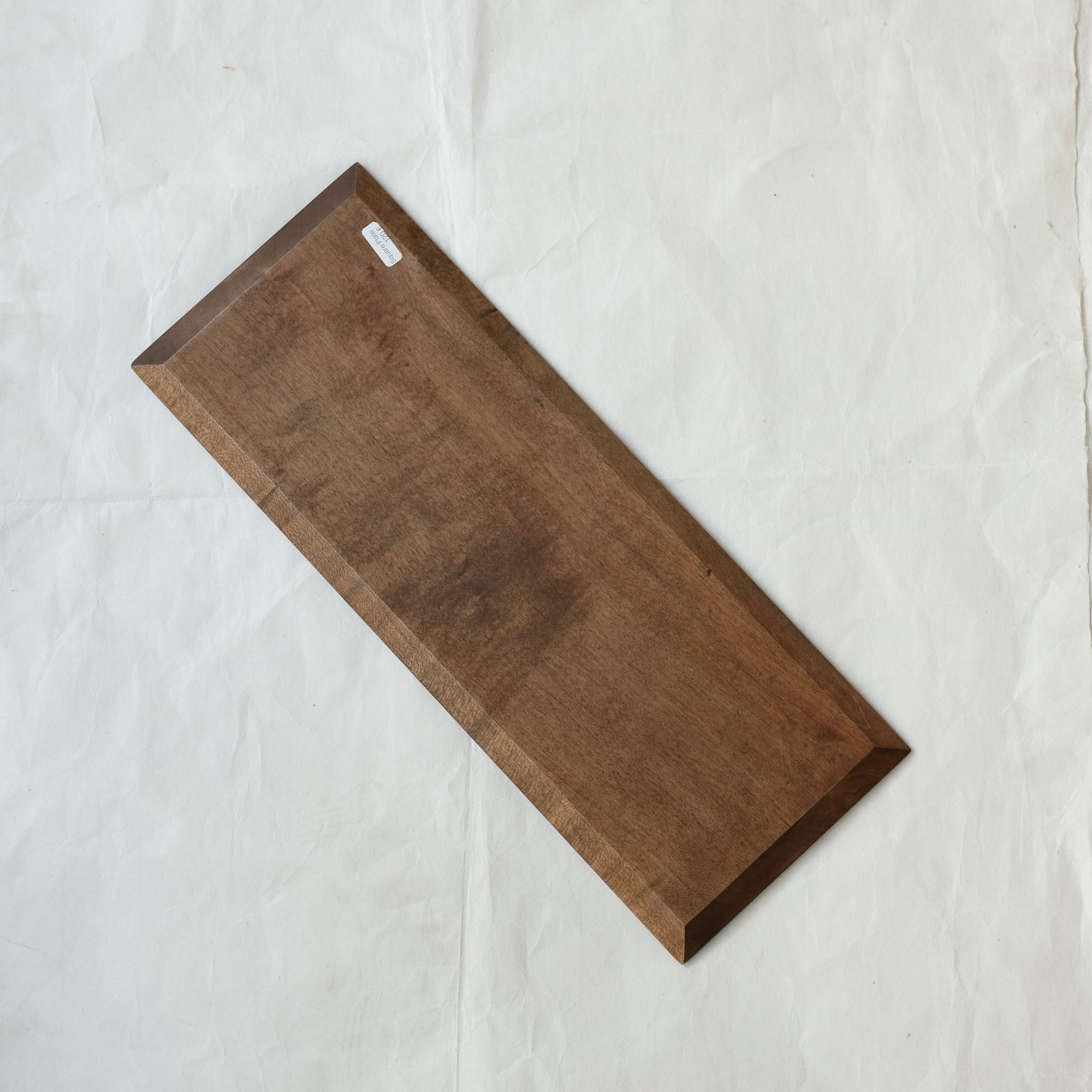 Plateau rectangulaire M en érable japonais L 34cm - marron de Yu Uchida chez Brutal Ceramics