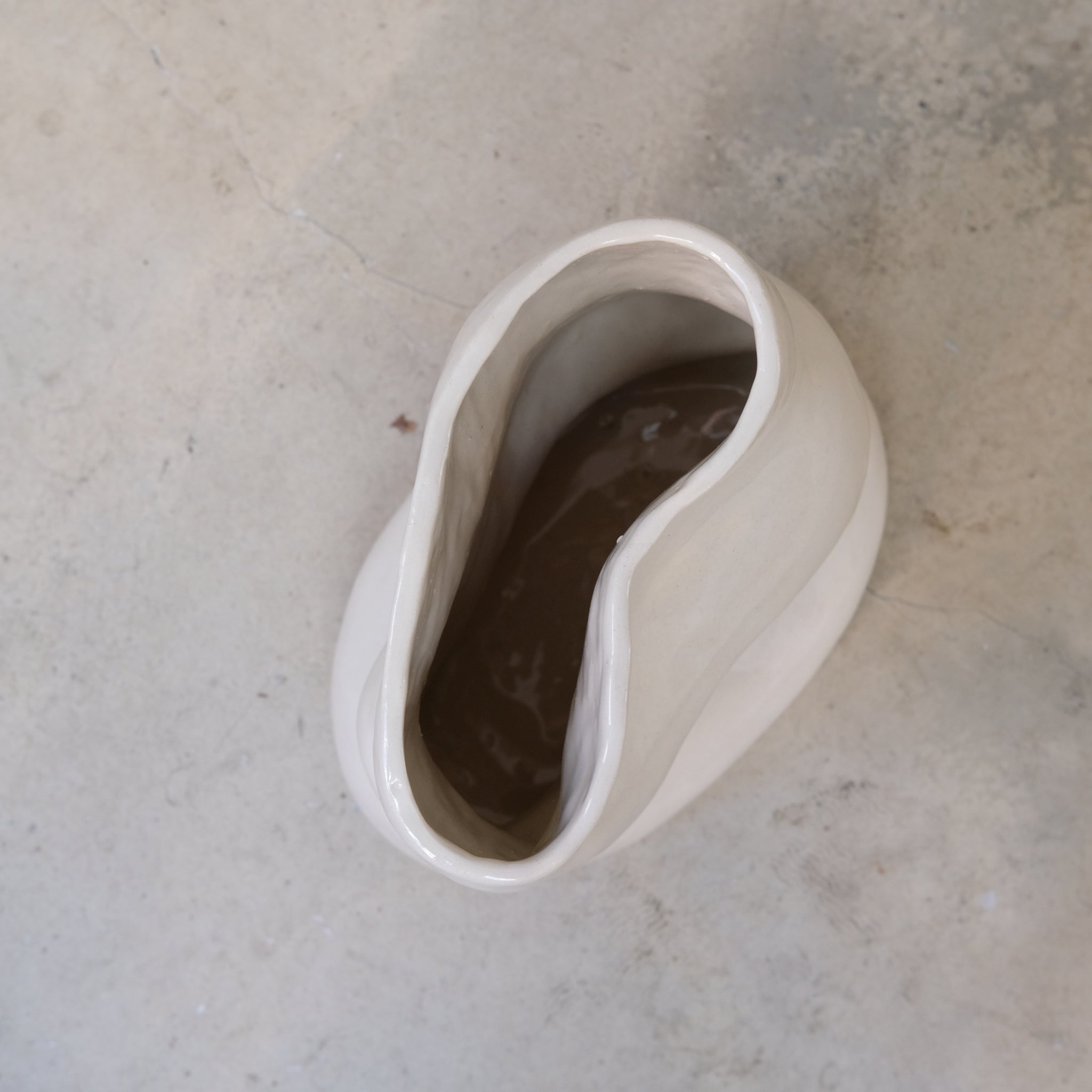 Vase 02 en grès H22cm - beige brillant par Jmp ceramique chez Brutal Ceramics