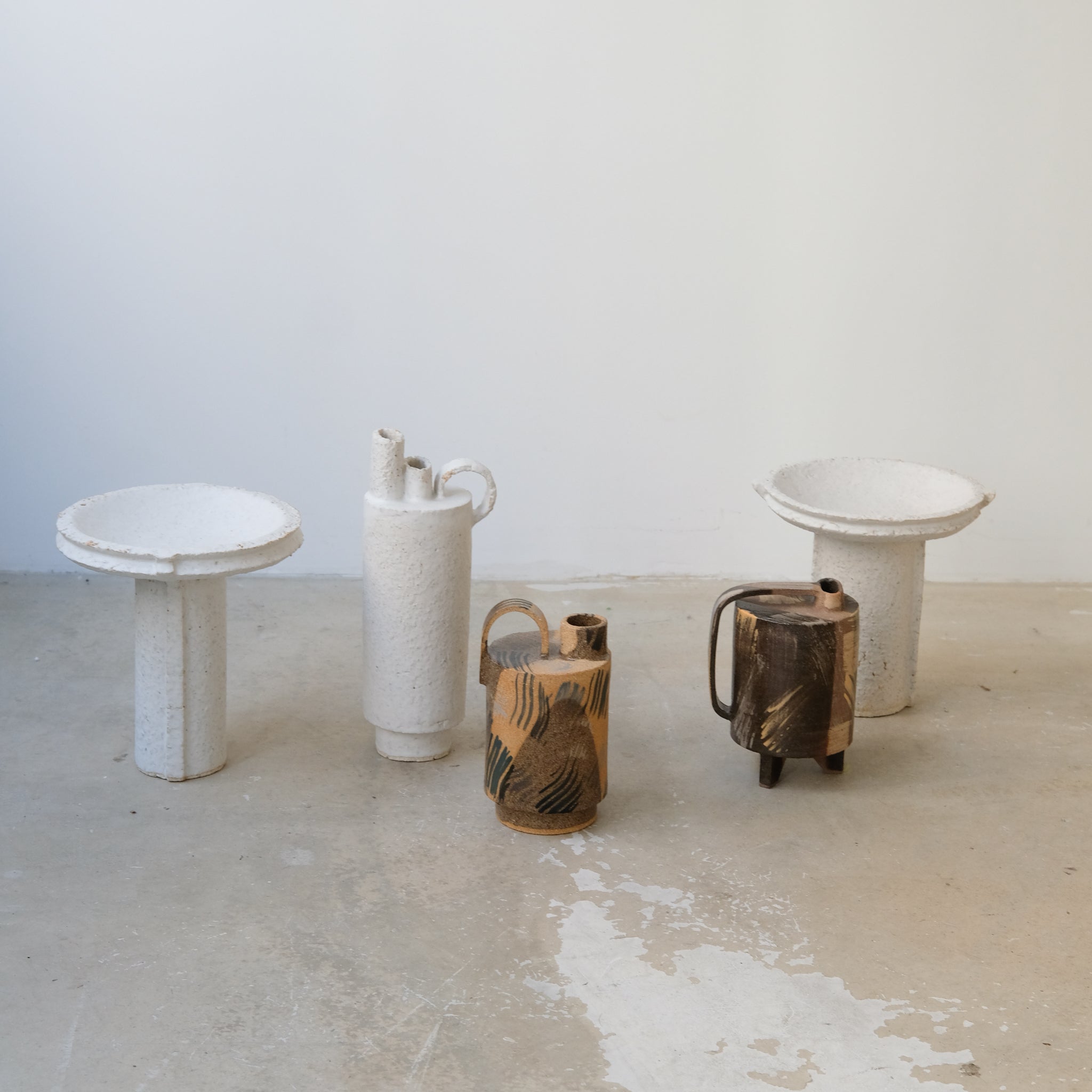 Bouteille H 25cm - blanc mat de Catherine Dix Ceramics chez Brutal Ceramics