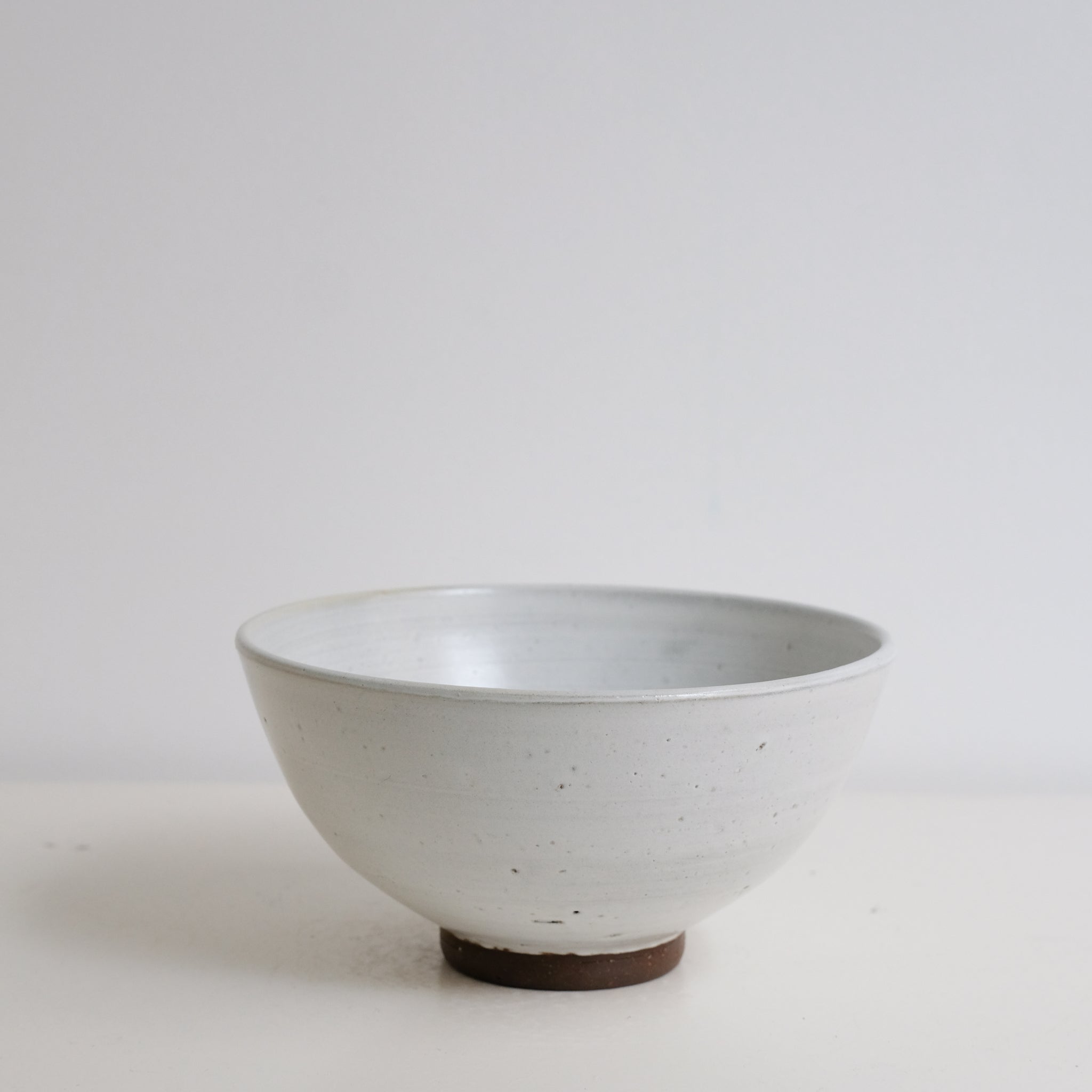Bol à nouilles blanc par la céramiste Gaëlle Le Doledec chez Brutal Ceramics