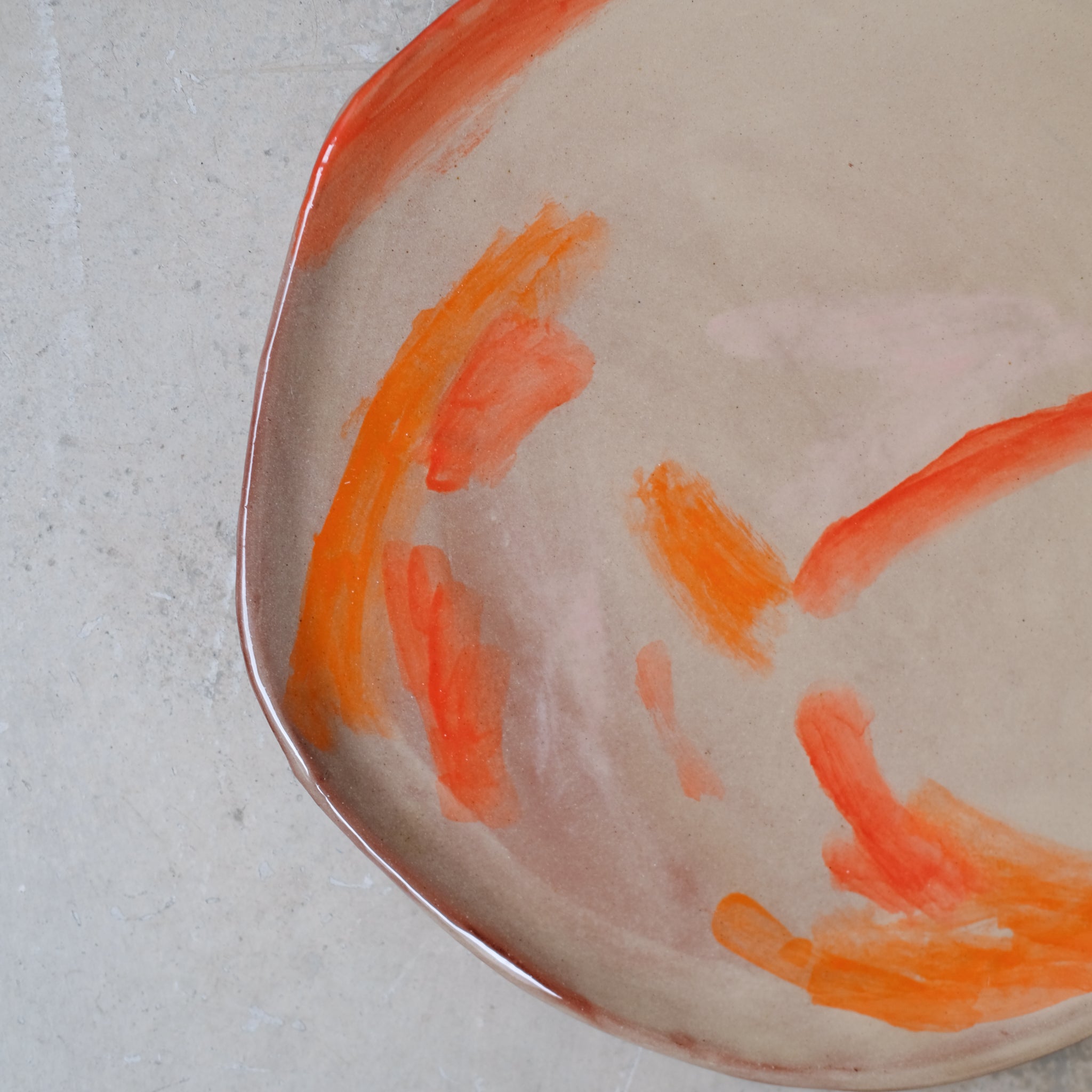 Assiette W2344 en faïence rouge D 19cm - Multicolore d'Héloise Bariol chez Brutal Ceramics