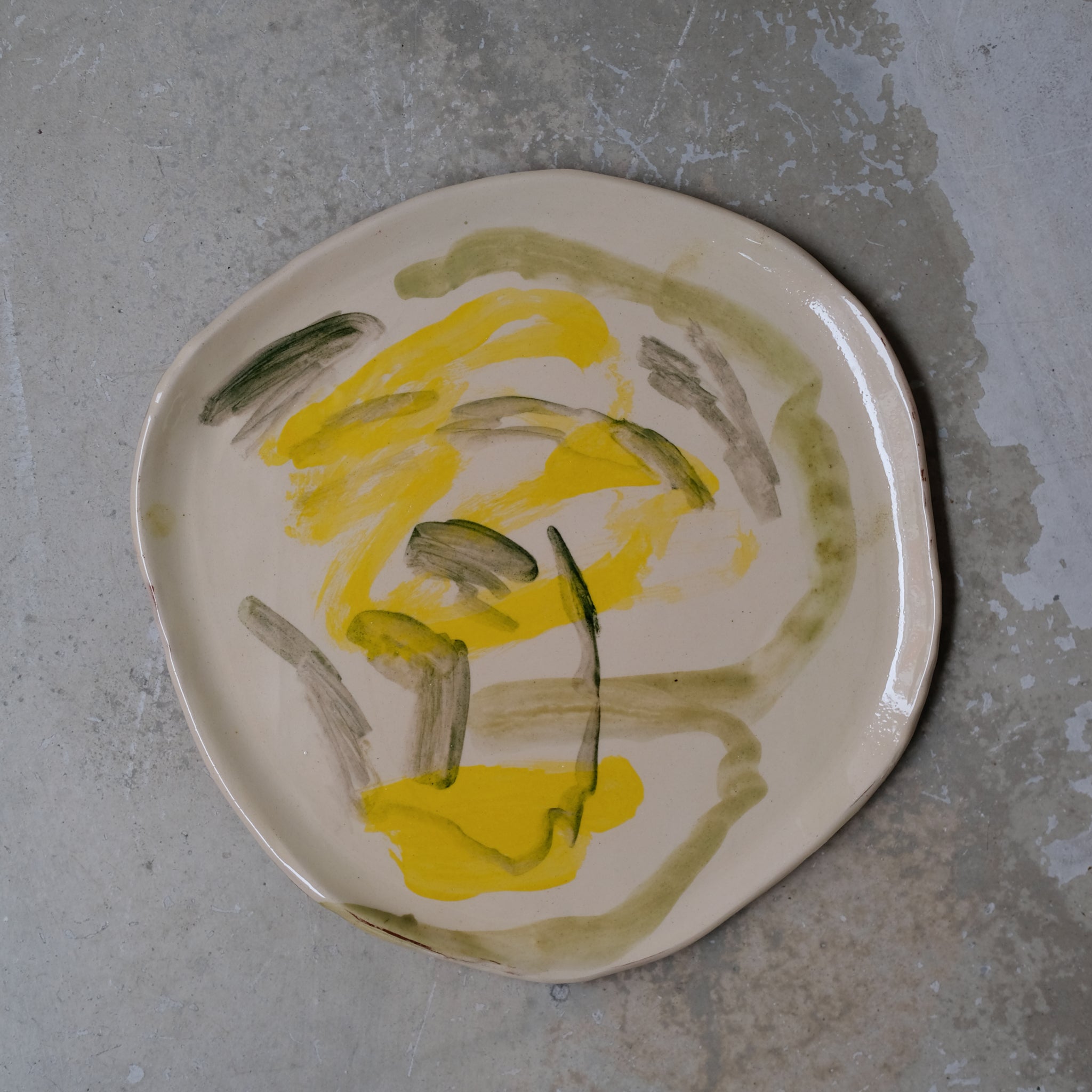 Assiette W2346 en faïence rouge D 19cm - Multicolore d'Héloise Bariol chez Brutal Ceramics
