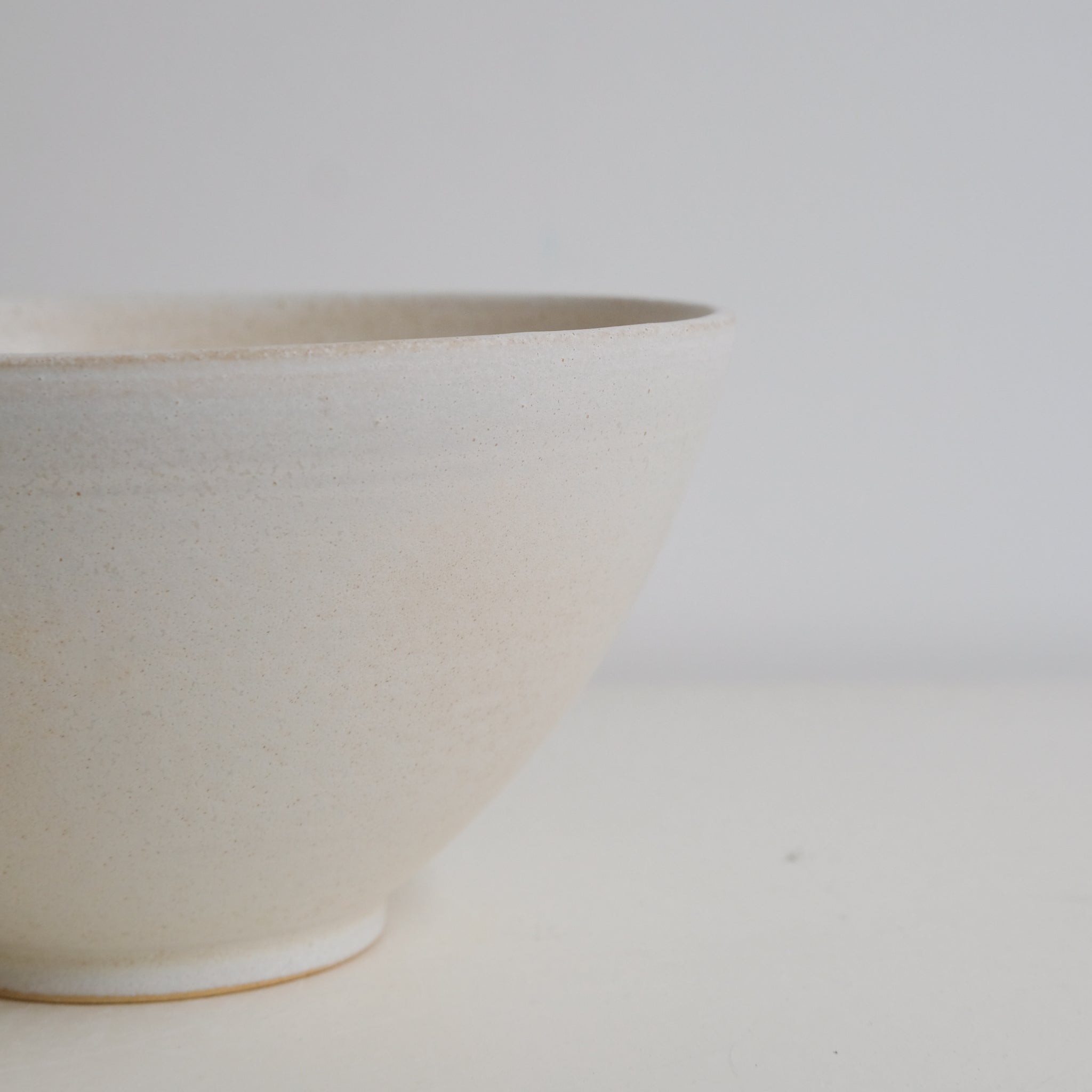 Bol beige D 18cm - de Hoji Ceramics chez Brutal Ceramics