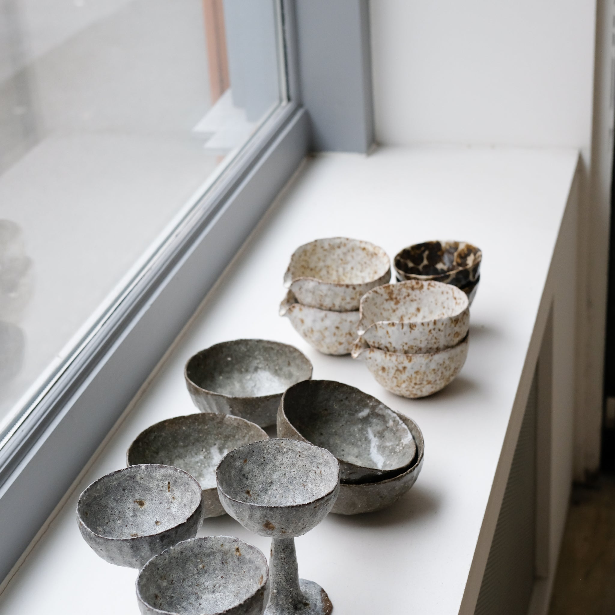 Bol en terre glanée D 12,5cm -Vert Gris satiné par Potry chez Brutal Ceramics