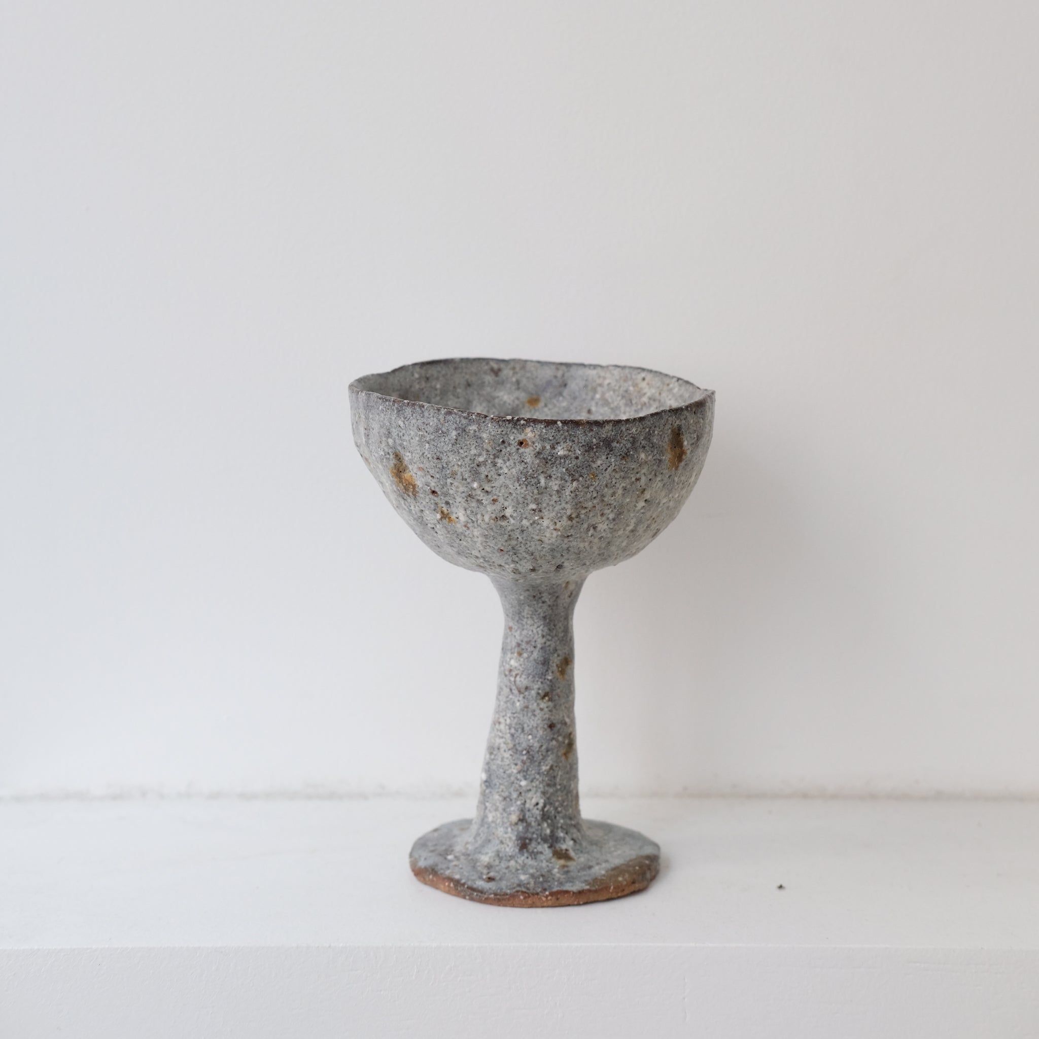 Verre/coupe en terre glanée D 10cm - Blanc gris satiné par Potry chez Brutal Ceramics