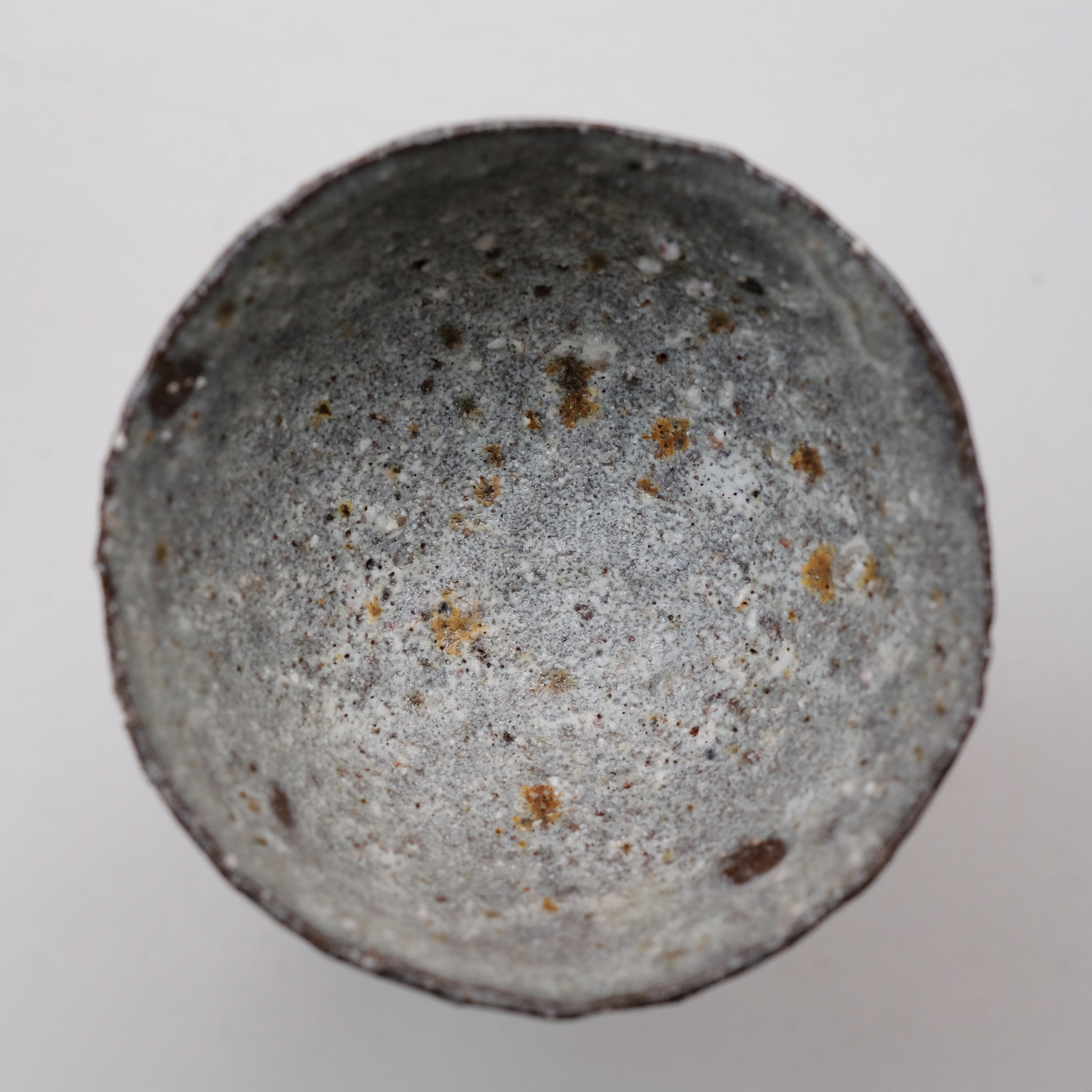Verre/coupe en terre glanée D 10cm - Blanc gris satiné par Potry chez Brutal Ceramics