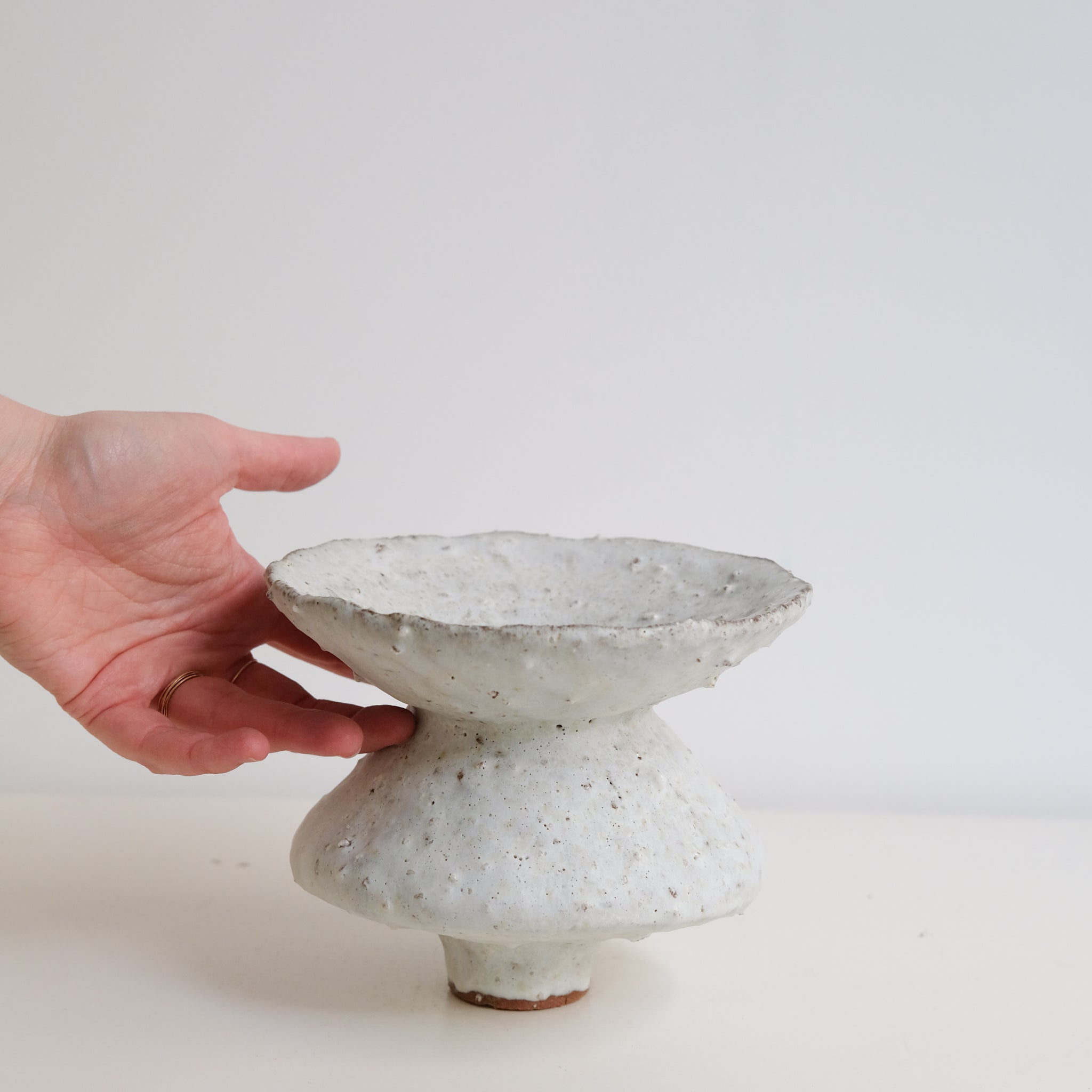 Vase en terre glanée H 13cm - Blanc mat