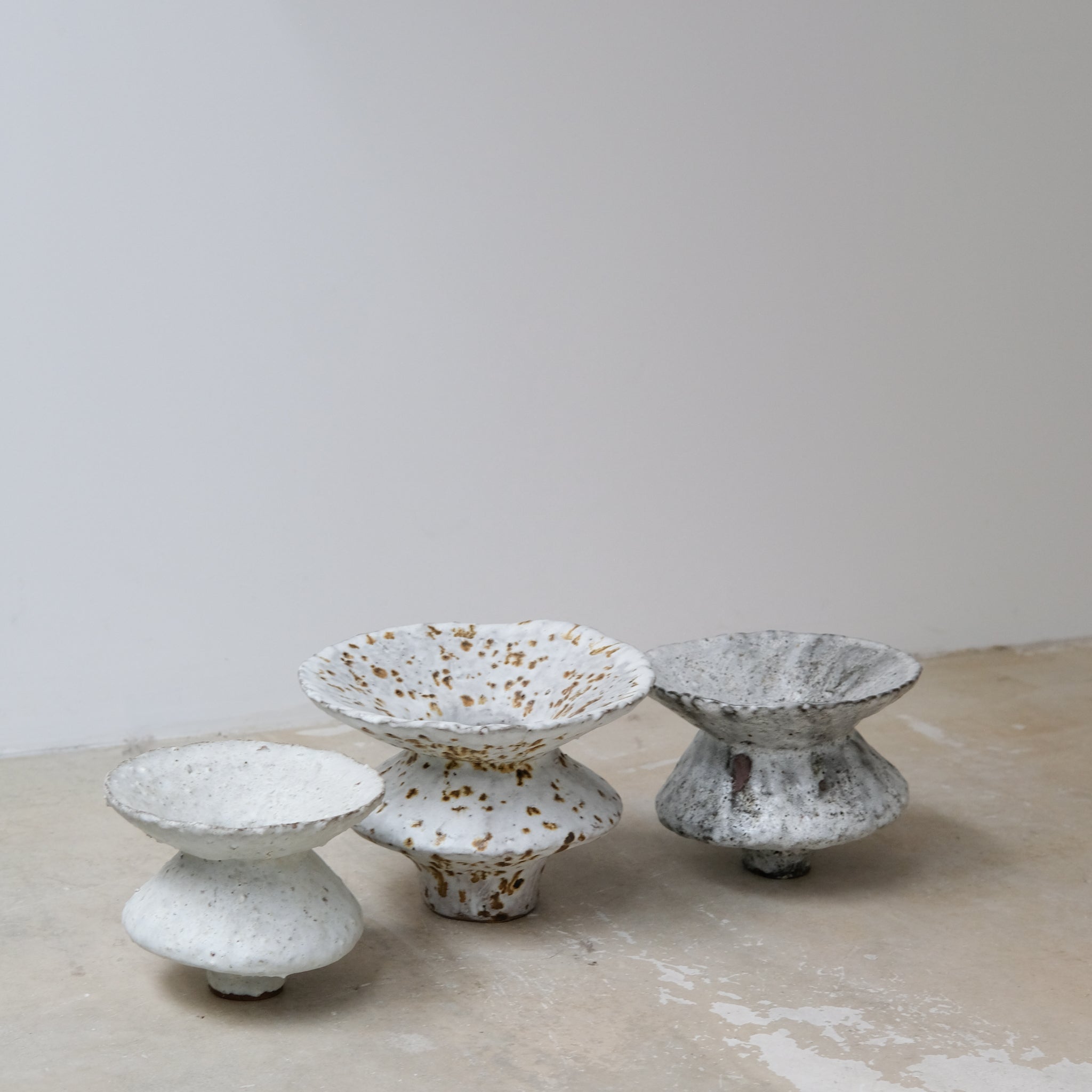 Vase en terre glanée H 13cm - Blanc mat