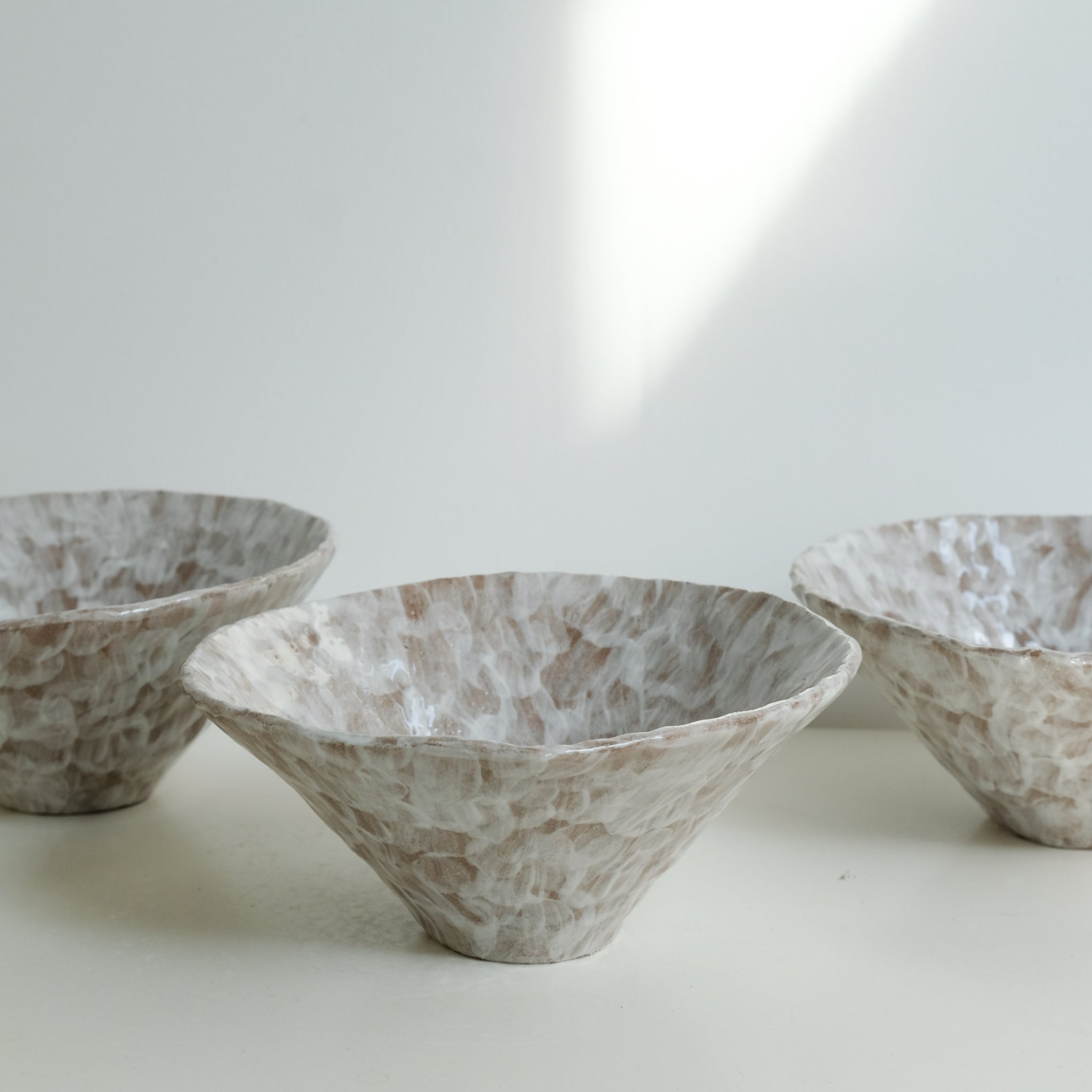 Bol en grès D 17cm - Brun et blanc d'Apollonie Ceramics chez Brutal Ceramics