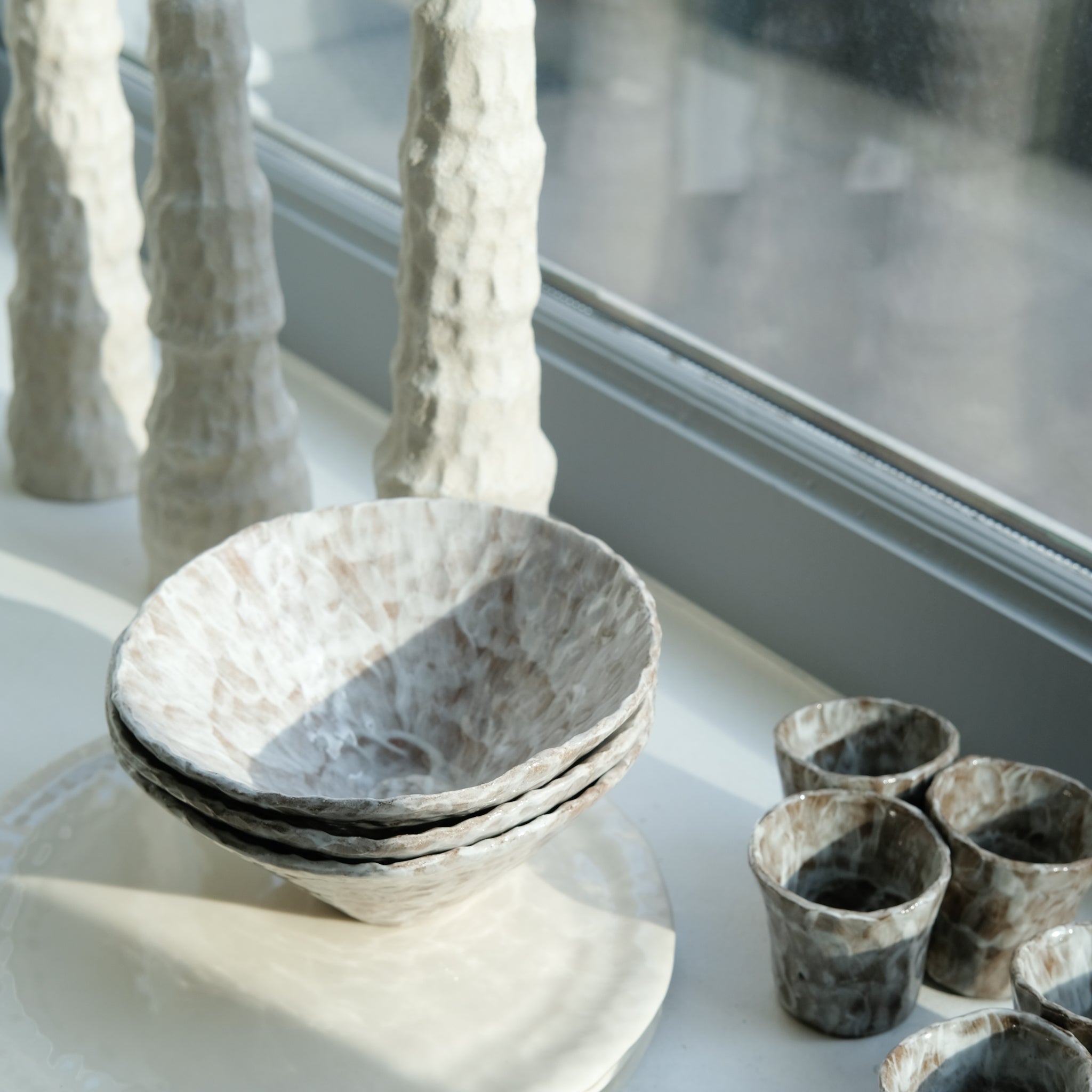 Bol en grès D 17cm - Brun et blanc d'Apollonie Ceramics chez Brutal Ceramics