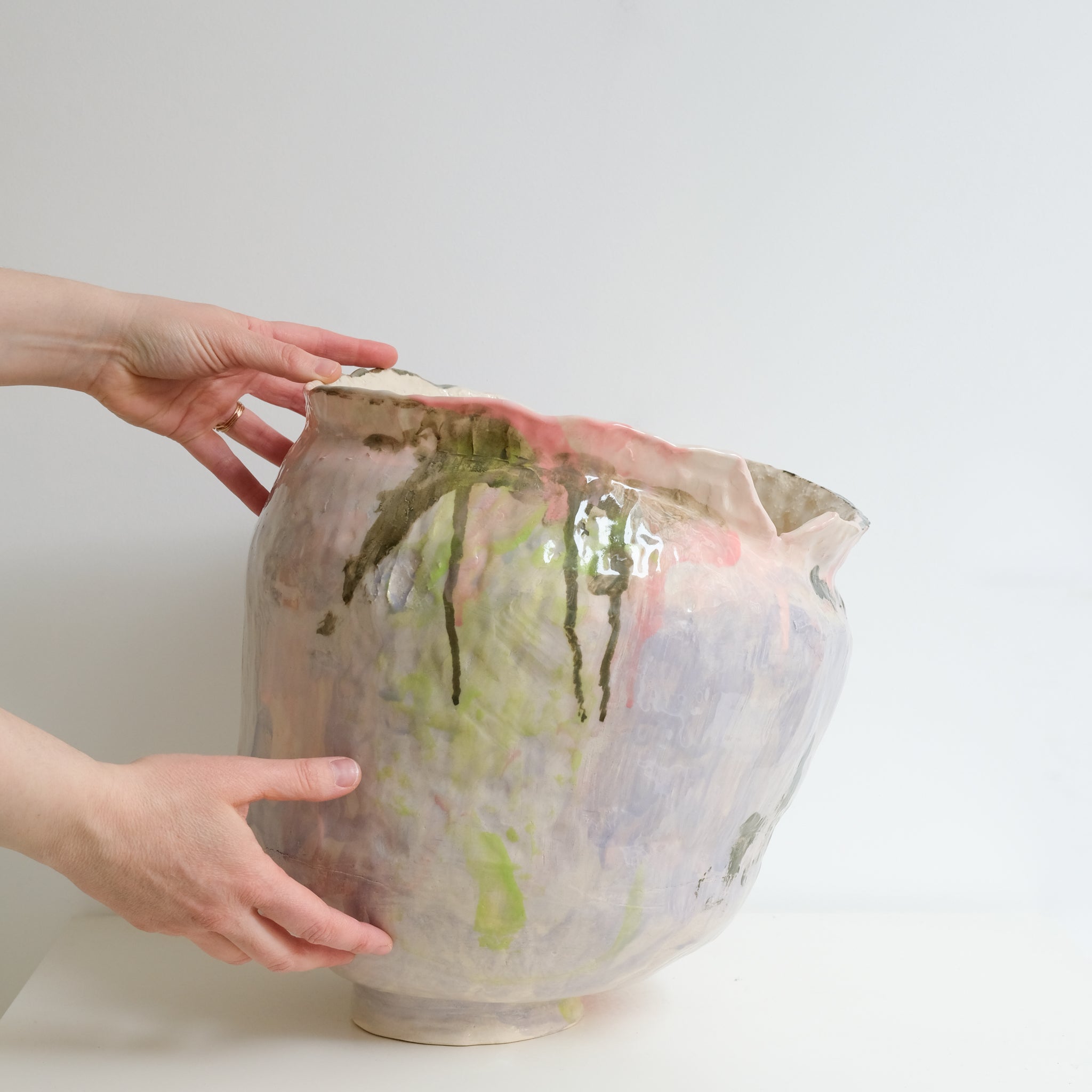 Vase en grès H 35cm - multicolore de Camille Létoffé chez Brutal Ceramics